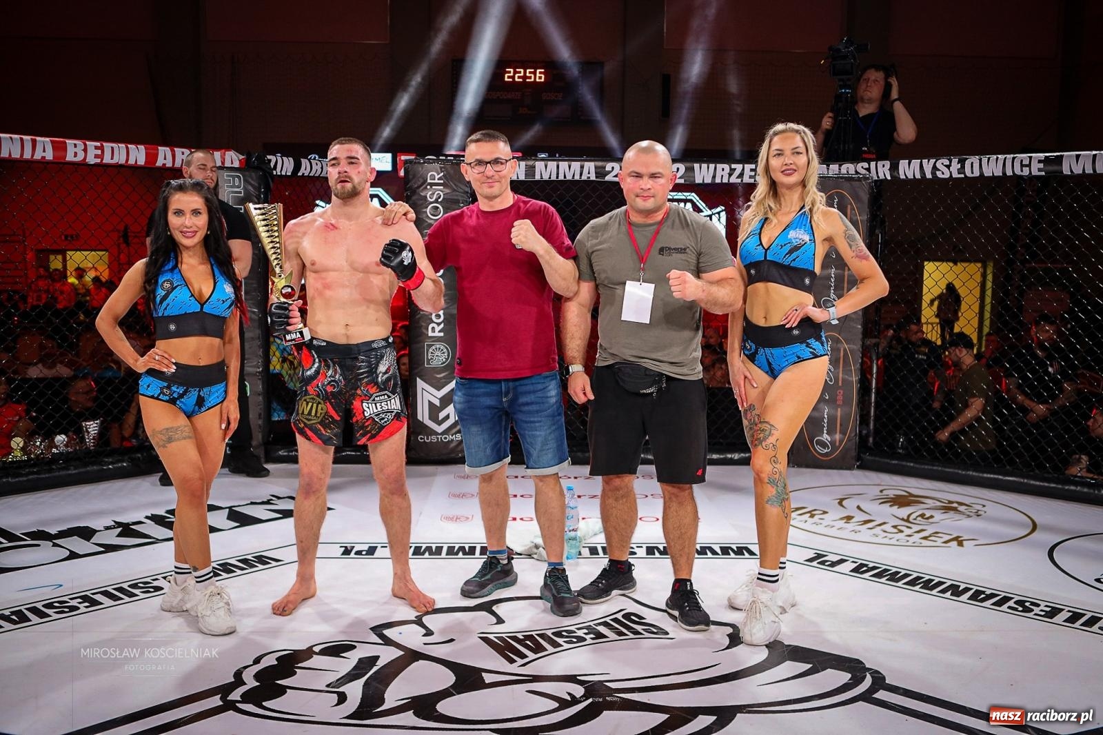 Zdjęcie w galerii na portalu naszraciborz.pl: Silesian MMA 26 i Walcz i Pomagaj 16 przyciągnęły tłumy. Rafako Arena wypełniła się do ostatniego miejsca wiadomości z regionu