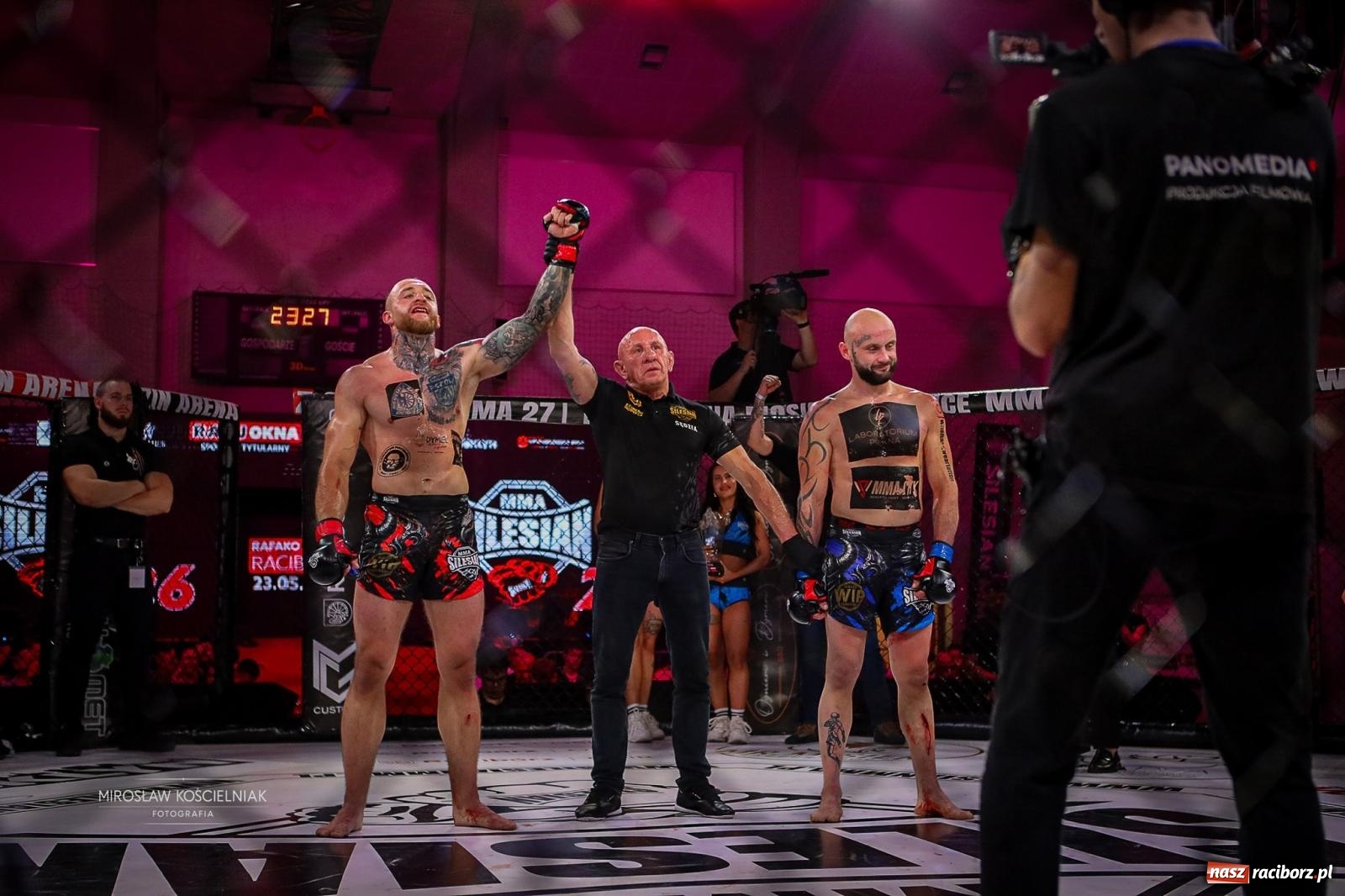 Zdjęcie w galerii na portalu naszraciborz.pl: Silesian MMA 26 i Walcz i Pomagaj 16 przyciągnęły tłumy. Rafako Arena wypełniła się do ostatniego miejsca wiadomości z regionu