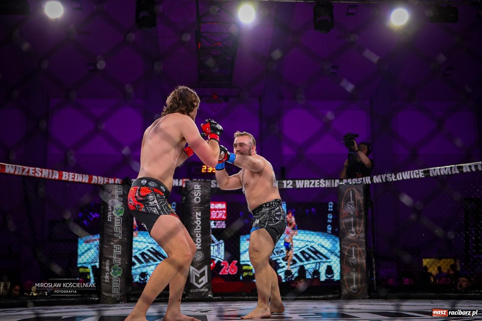 Zdjęcie w galerii na portalu naszraciborz.pl: Silesian MMA 26 i Walcz i Pomagaj 16 przyciągnęły tłumy. Rafako Arena wypełniła się do ostatniego miejsca wiadomości z regionu