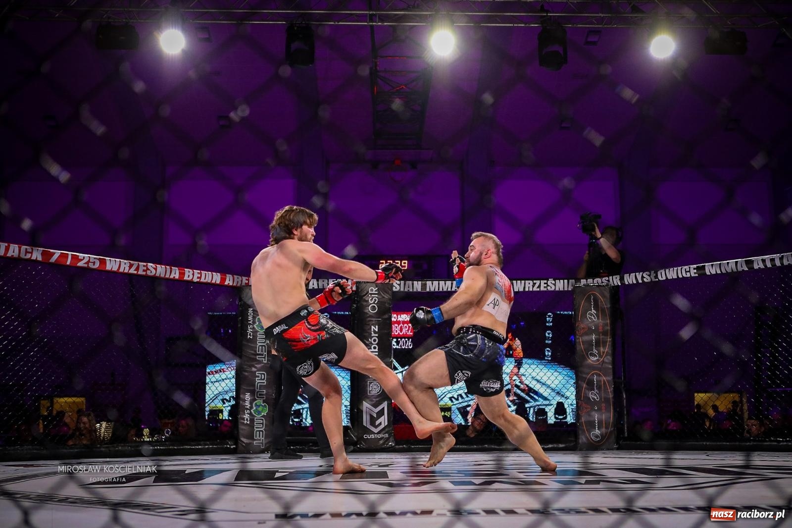 Zdjęcie w galerii na portalu naszraciborz.pl: Silesian MMA 26 i Walcz i Pomagaj 16 przyciągnęły tłumy. Rafako Arena wypełniła się do ostatniego miejsca wiadomości z regionu