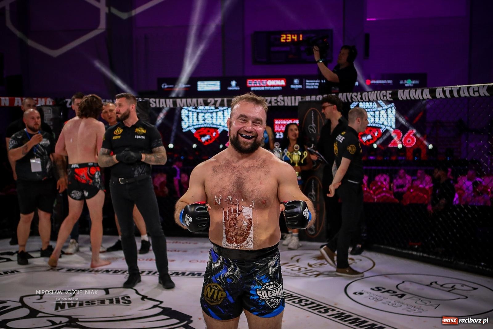 Zdjęcie w galerii na portalu naszraciborz.pl: Silesian MMA 26 i Walcz i Pomagaj 16 przyciągnęły tłumy. Rafako Arena wypełniła się do ostatniego miejsca wiadomości z regionu