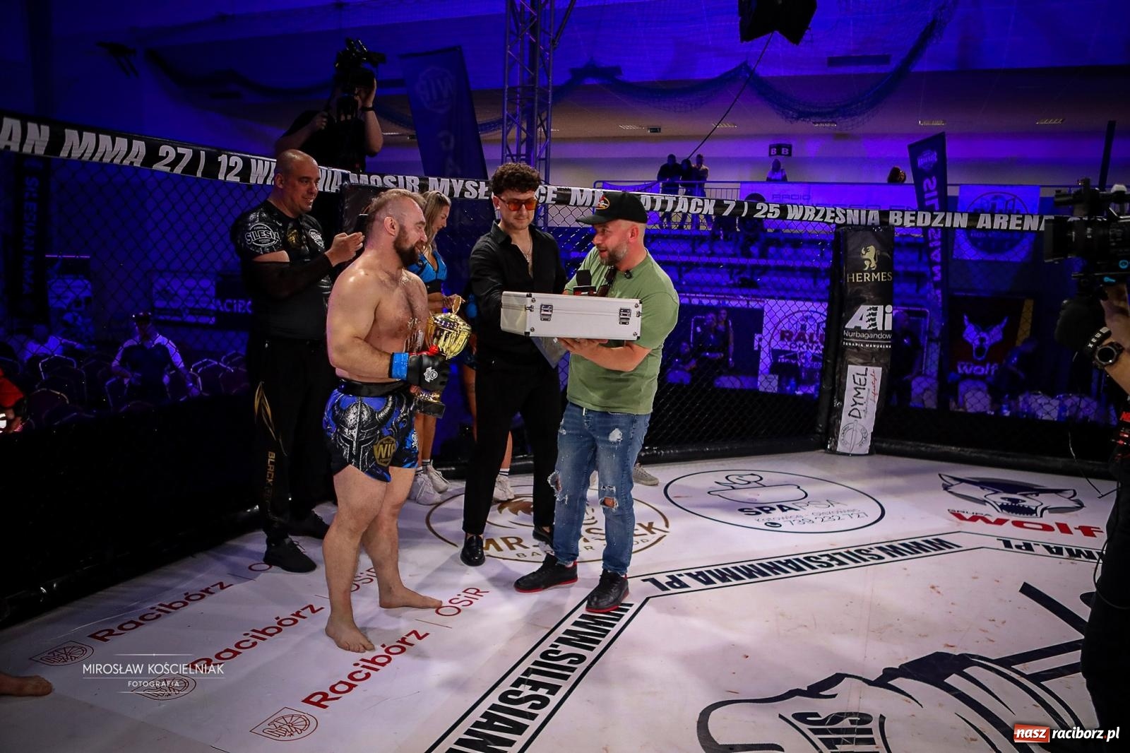 Zdjęcie w galerii na portalu naszraciborz.pl: Silesian MMA 26 i Walcz i Pomagaj 16 przyciągnęły tłumy. Rafako Arena wypełniła się do ostatniego miejsca wiadomości z regionu
