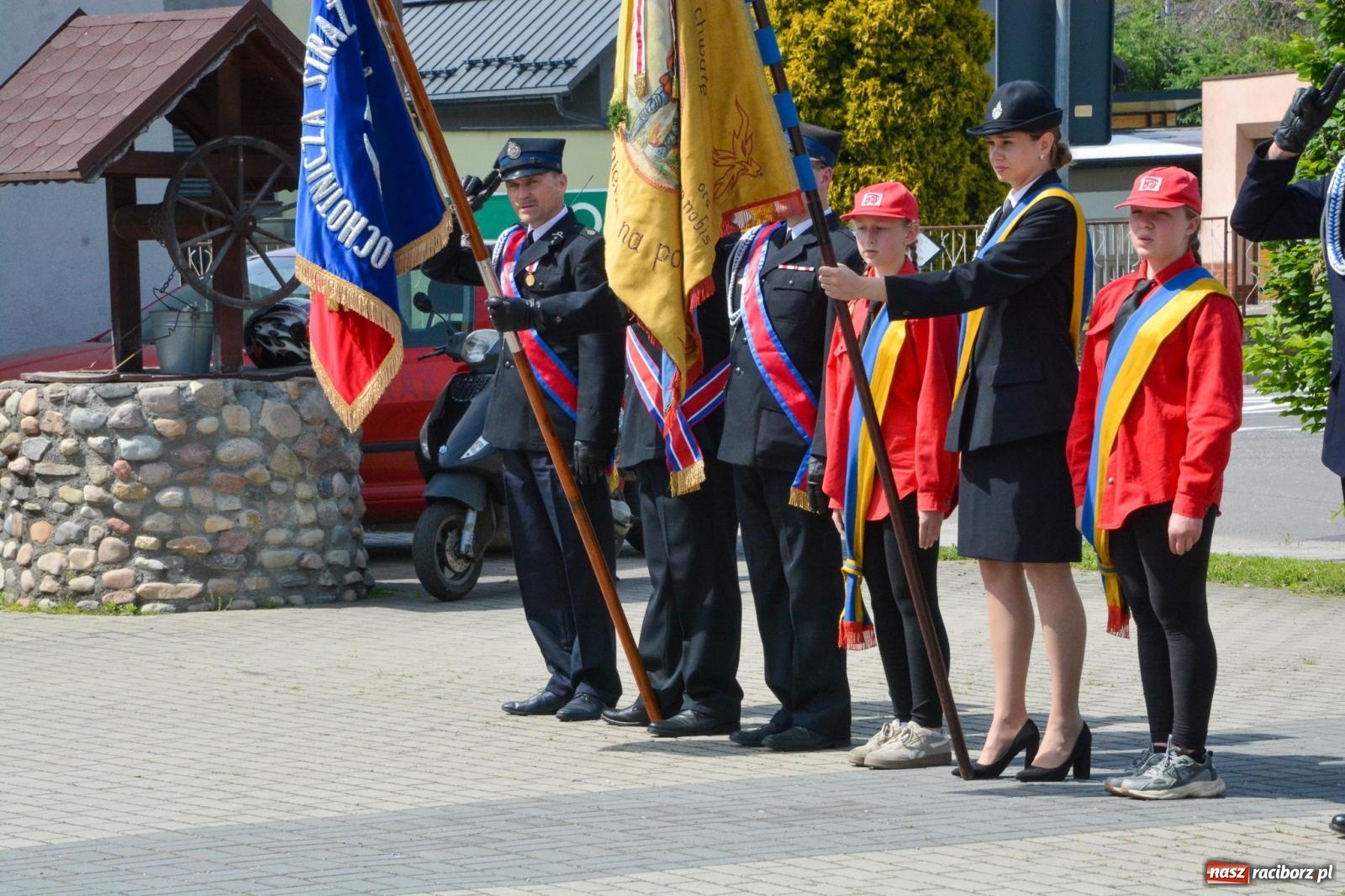 Zdjęcie w galerii na portalu naszraciborz.pl: Nowy wóz dla OSP Rudnik poświęcony i przekazany. Uroczystość połączono z obchodami Dnia Strażaka wiadomości z regionu