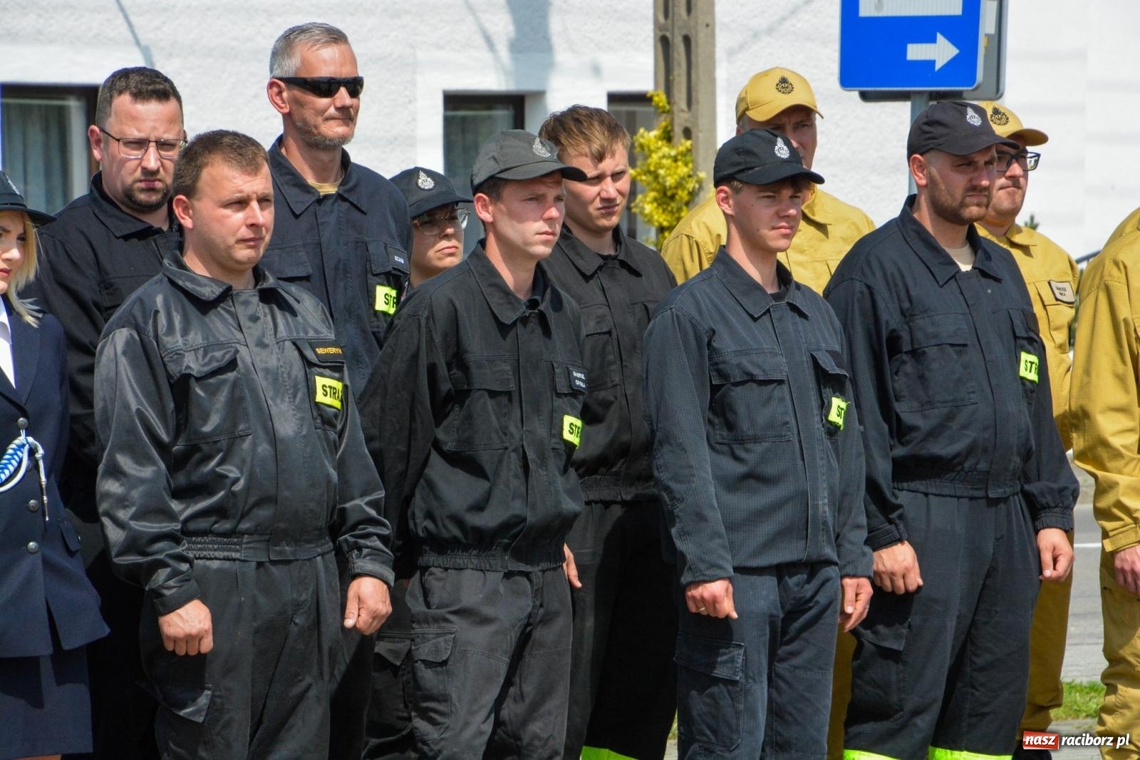 Zdjęcie w galerii na portalu naszraciborz.pl: Nowy wóz dla OSP Rudnik poświęcony i przekazany. Uroczystość połączono z obchodami Dnia Strażaka wiadomości z regionu