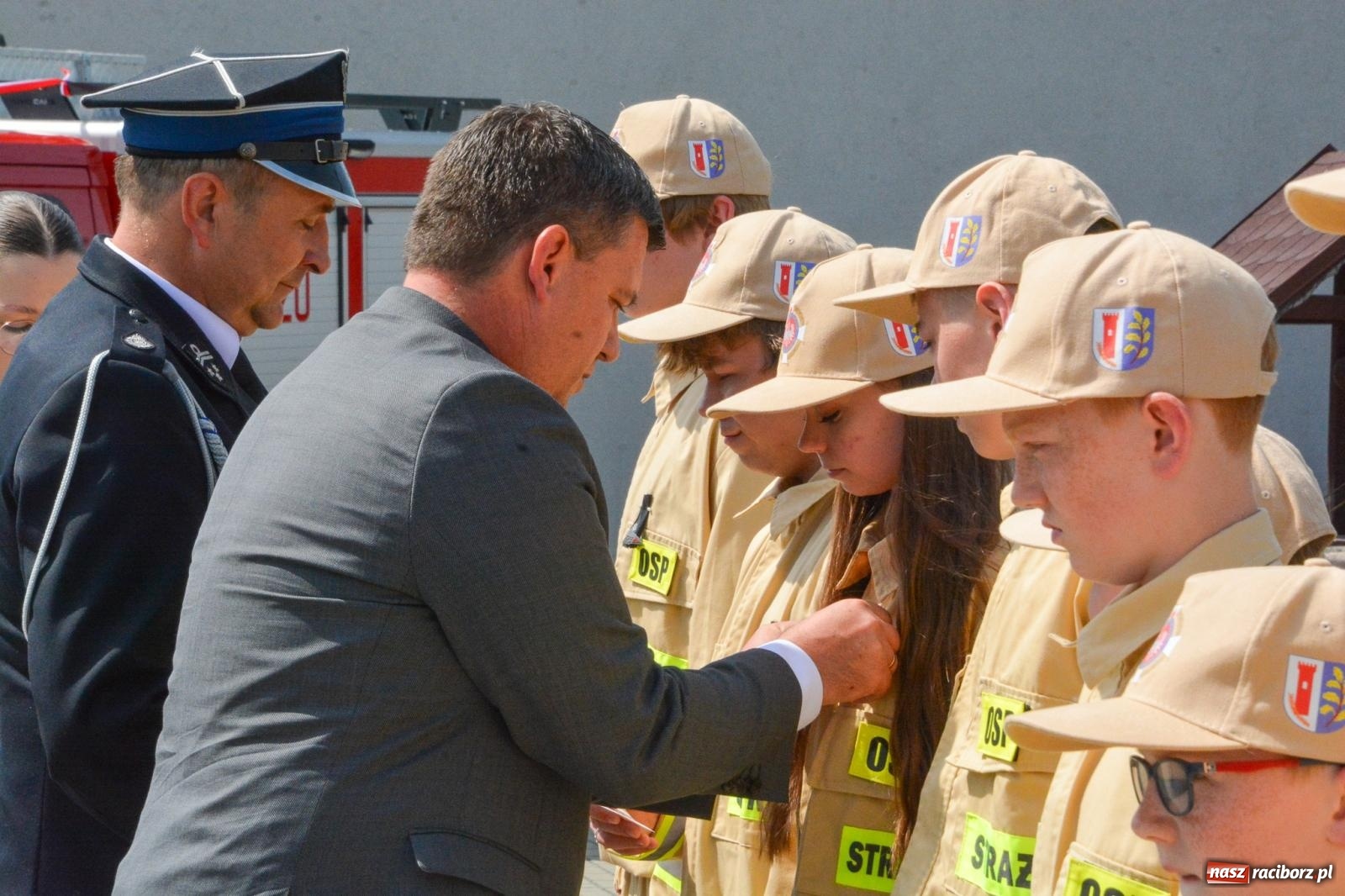 Zdjęcie w galerii na portalu naszraciborz.pl: Nowy wóz dla OSP Rudnik poświęcony i przekazany. Uroczystość połączono z obchodami Dnia Strażaka wiadomości z regionu