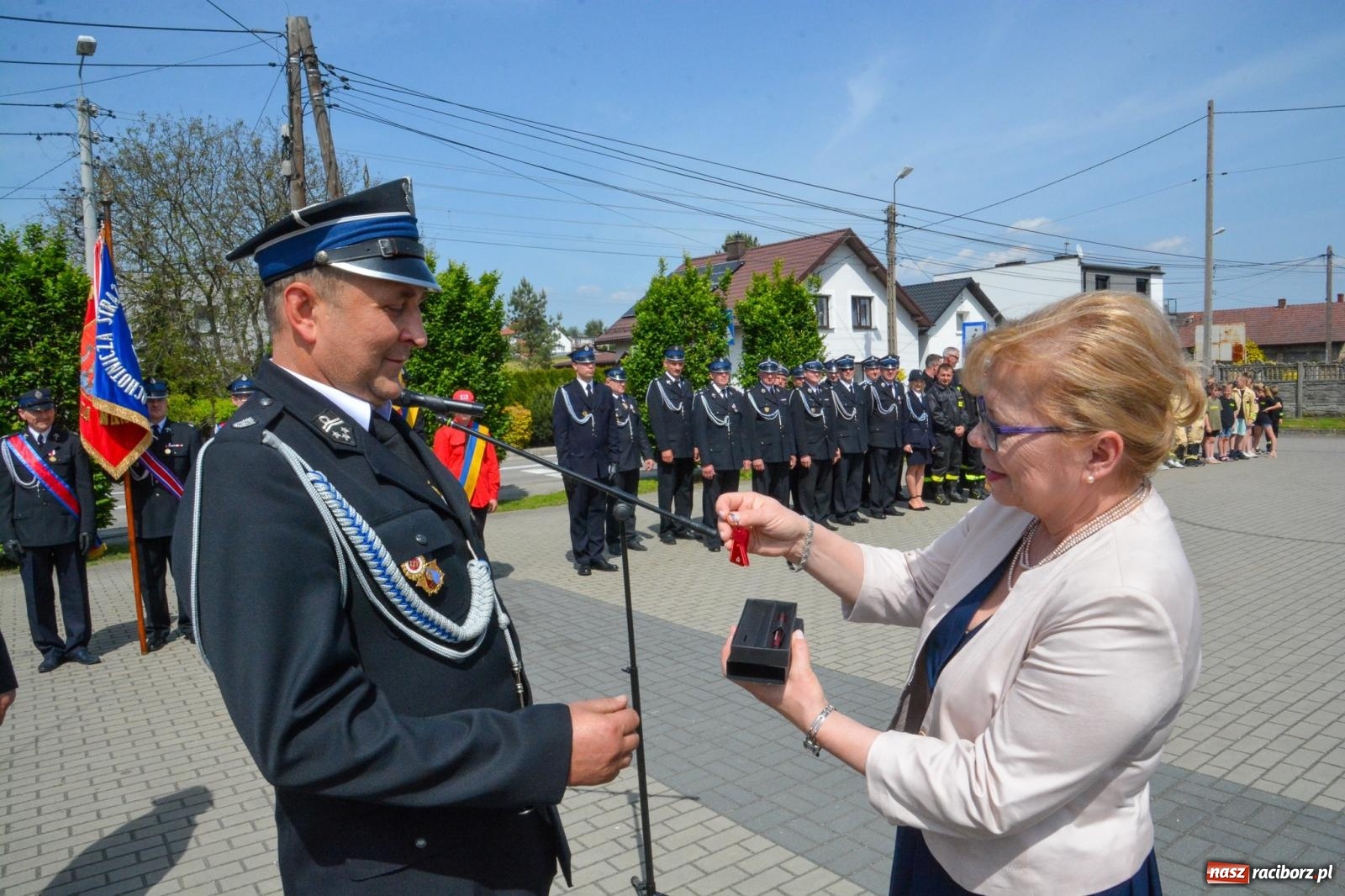 Zdjęcie w galerii na portalu naszraciborz.pl: Nowy wóz dla OSP Rudnik poświęcony i przekazany. Uroczystość połączono z obchodami Dnia Strażaka wiadomości z regionu