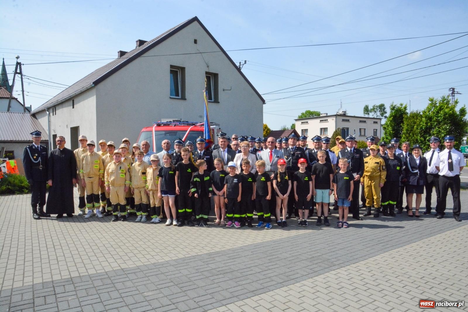 Zdjęcie w galerii na portalu naszraciborz.pl: Nowy wóz dla OSP Rudnik poświęcony i przekazany. Uroczystość połączono z obchodami Dnia Strażaka wiadomości z regionu