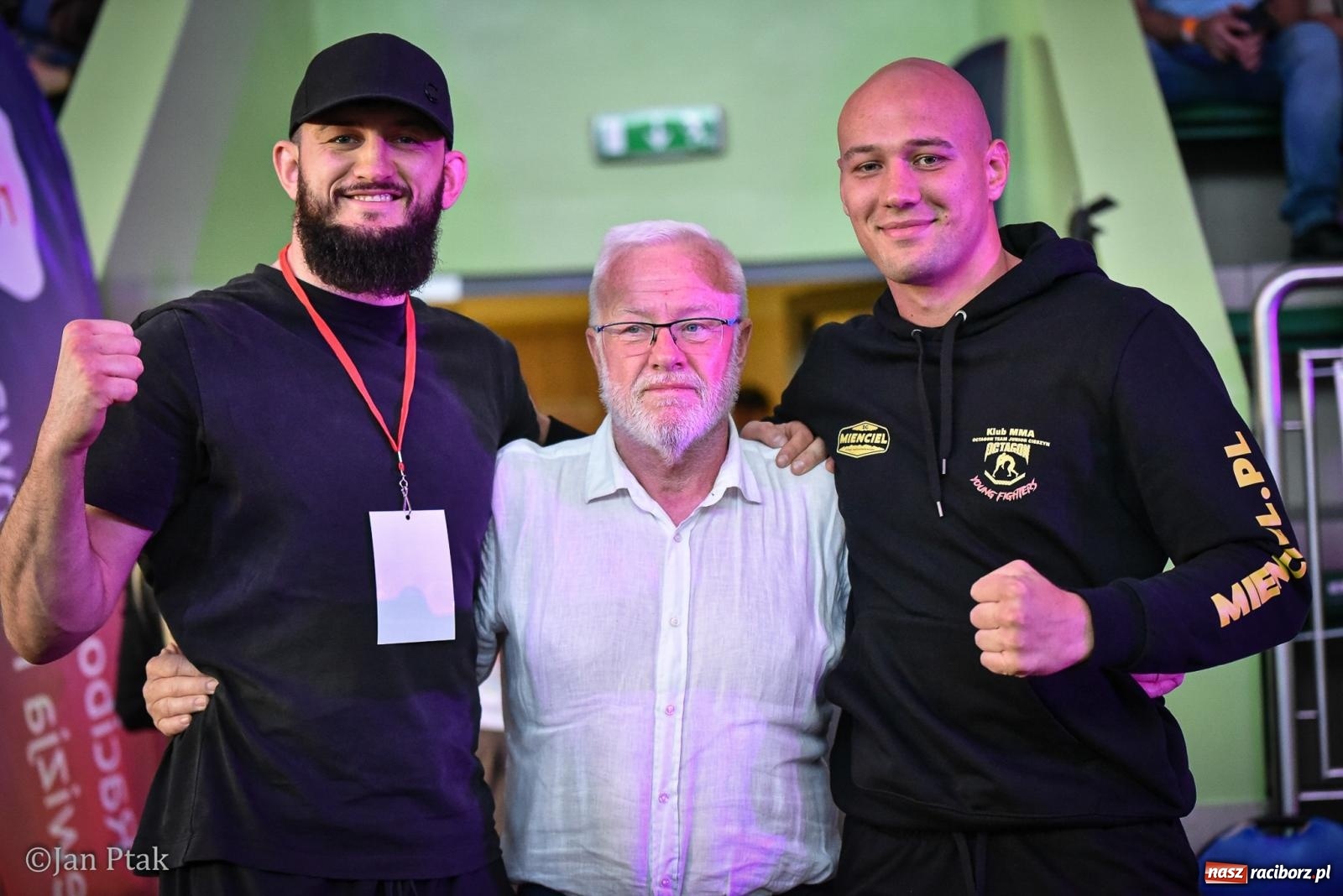 Zdjęcie w galerii na portalu naszraciborz.pl: Silesian MMA 26 i Walcz i Pomagaj 16 na BIS! Komplet publiczności i powrót dużej gali MMA do Raciborza wiadomości z regionu