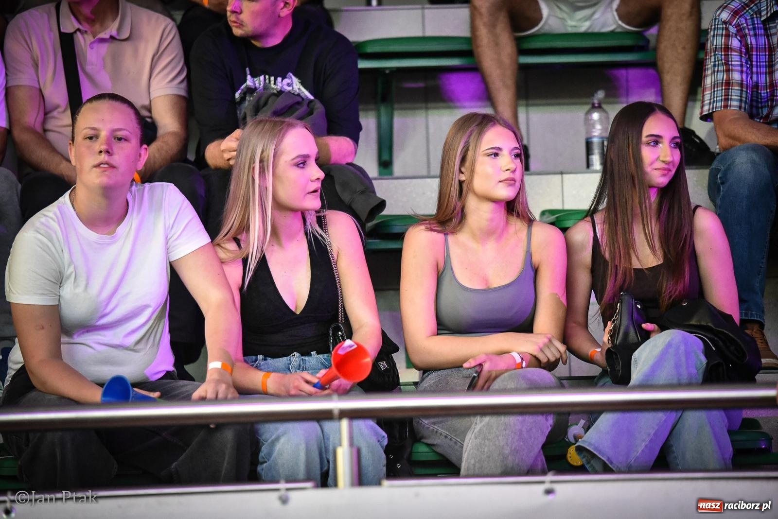 Zdjęcie w galerii na portalu naszraciborz.pl: Silesian MMA 26 i Walcz i Pomagaj 16 na BIS! Komplet publiczności i powrót dużej gali MMA do Raciborza wiadomości z regionu