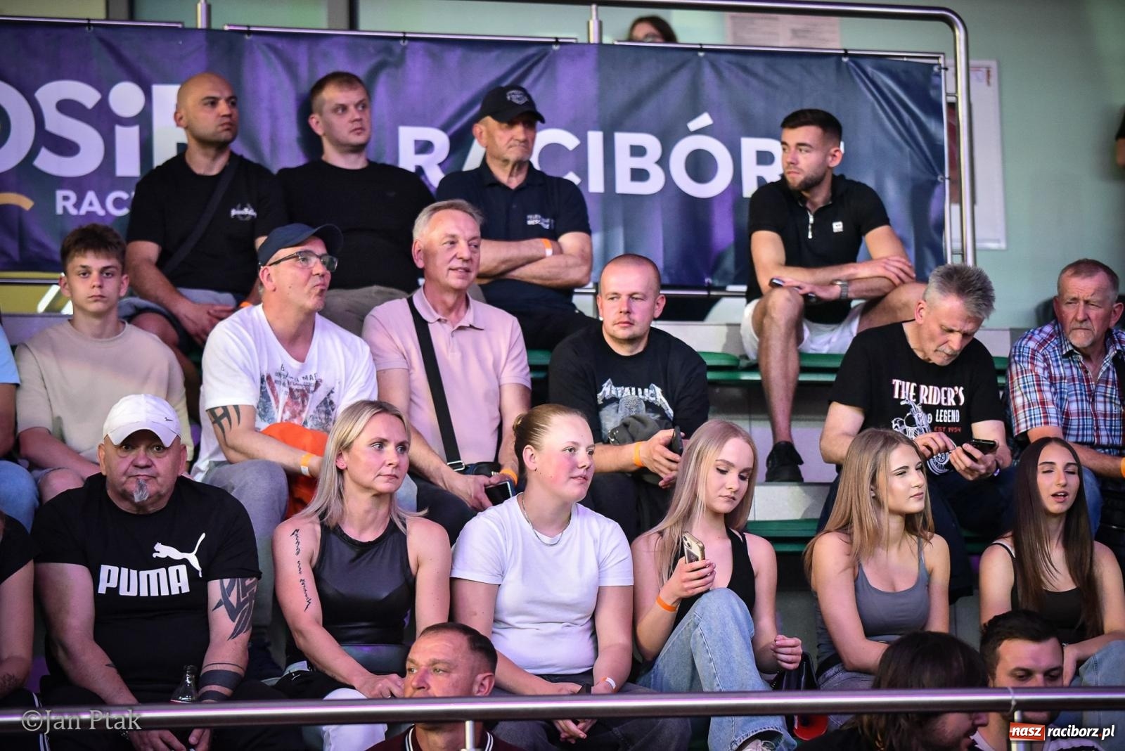 Zdjęcie w galerii na portalu naszraciborz.pl: Silesian MMA 26 i Walcz i Pomagaj 16 na BIS! Komplet publiczności i powrót dużej gali MMA do Raciborza wiadomości z regionu