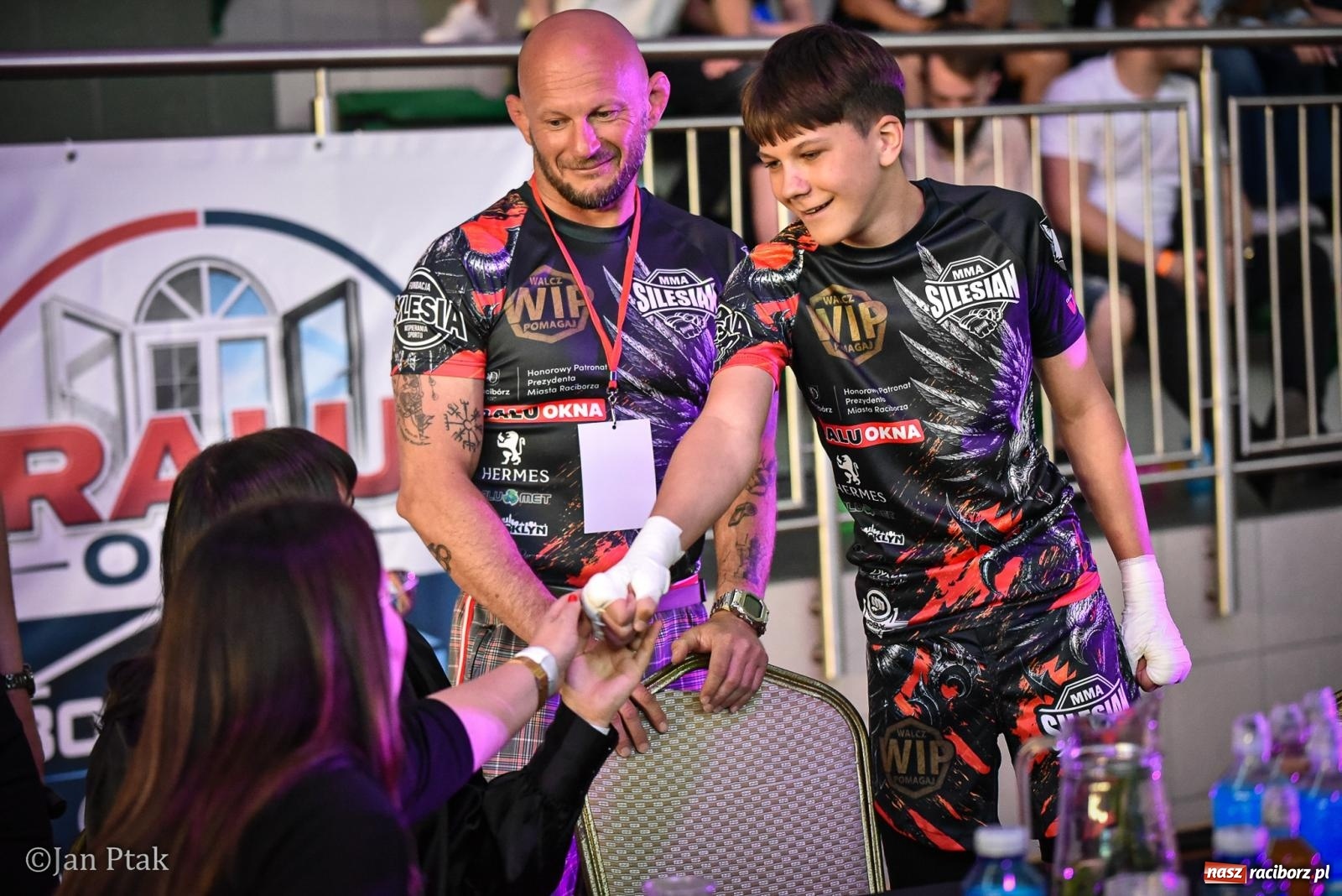 Zdjęcie w galerii na portalu naszraciborz.pl: Silesian MMA 26 i Walcz i Pomagaj 16 na BIS! Komplet publiczności i powrót dużej gali MMA do Raciborza wiadomości z regionu