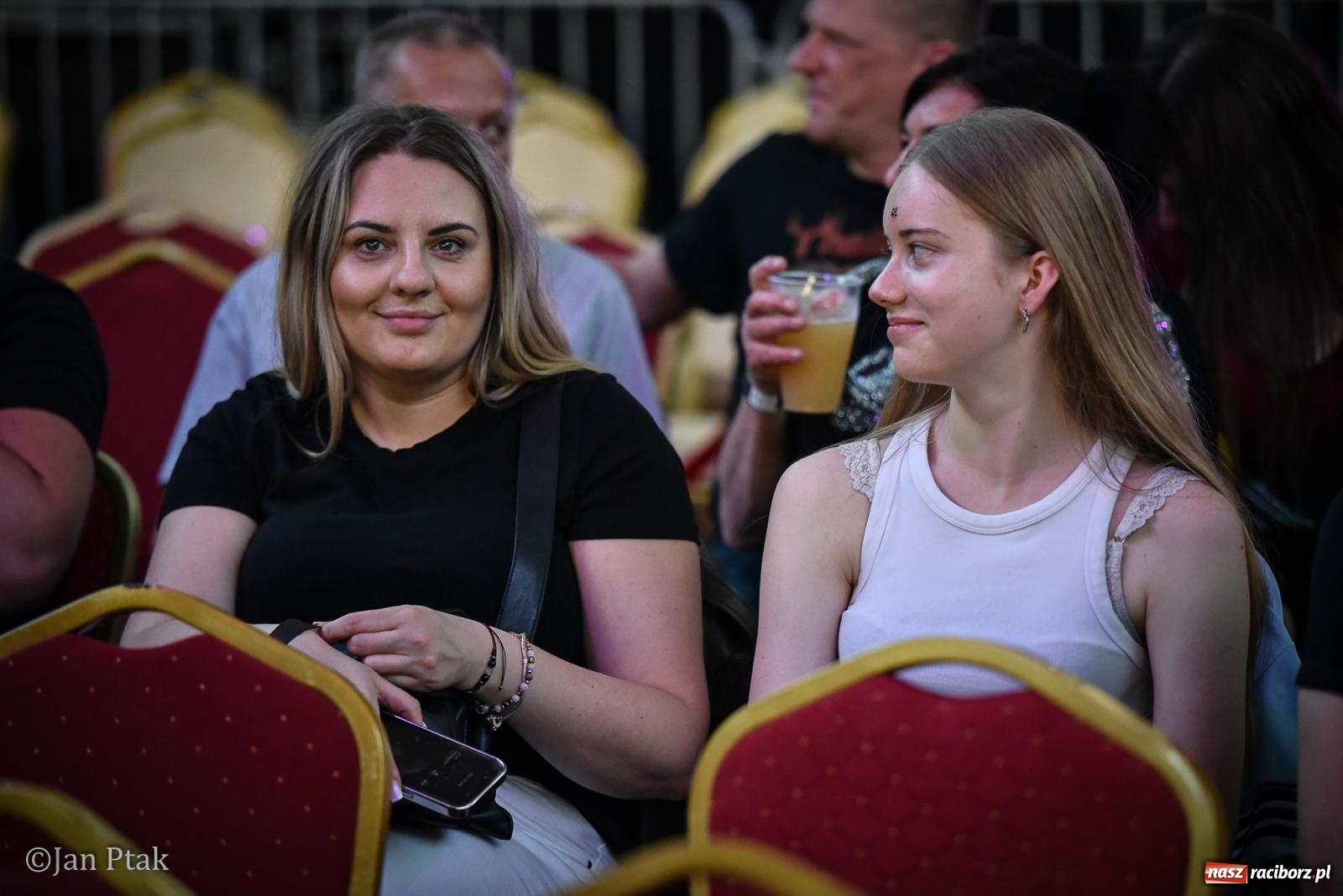 Zdjęcie w galerii na portalu naszraciborz.pl: Silesian MMA 26 i Walcz i Pomagaj 16 na BIS! Komplet publiczności i powrót dużej gali MMA do Raciborza wiadomości z regionu