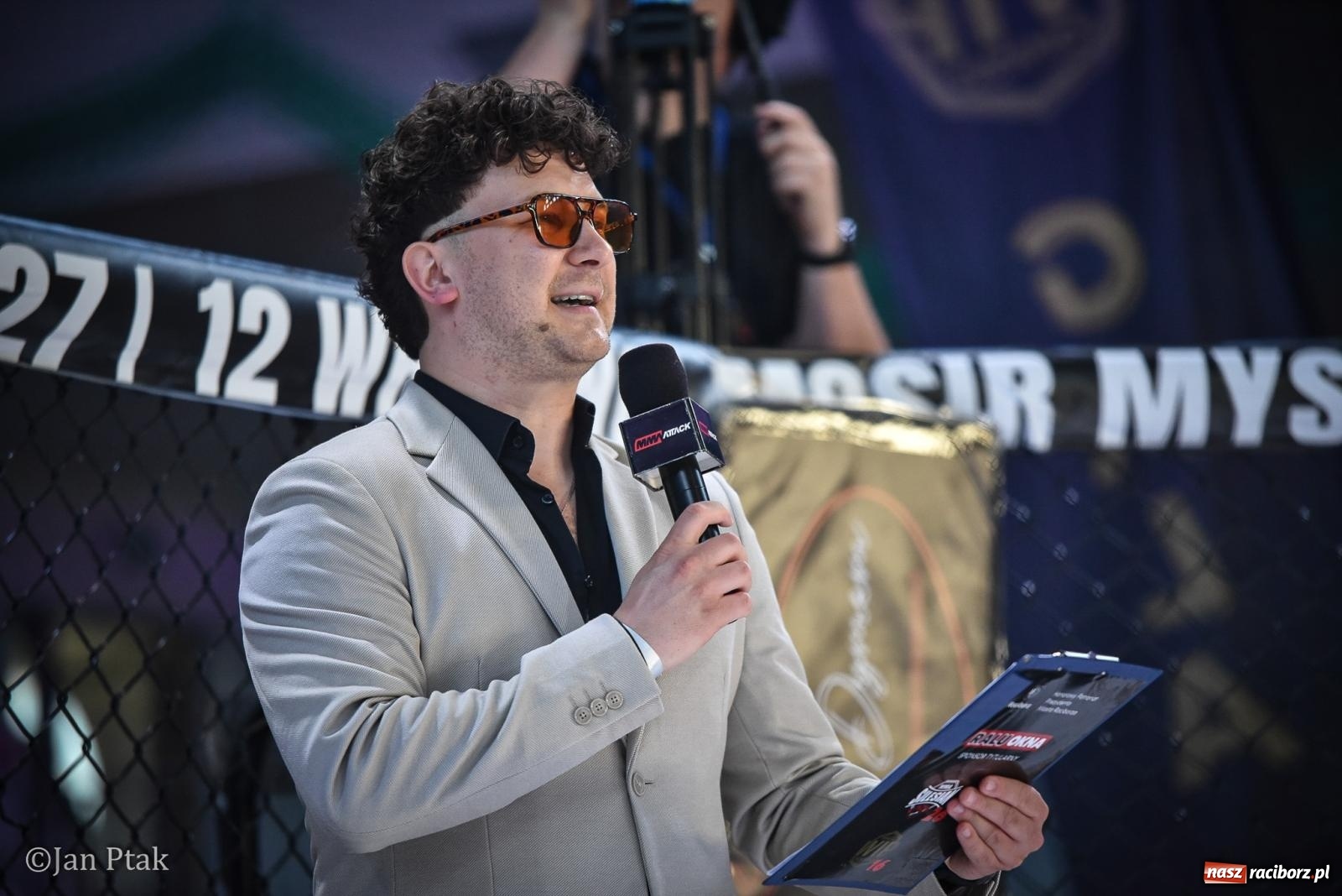 Zdjęcie w galerii na portalu naszraciborz.pl: Silesian MMA 26 i Walcz i Pomagaj 16 na BIS! Komplet publiczności i powrót dużej gali MMA do Raciborza wiadomości z regionu