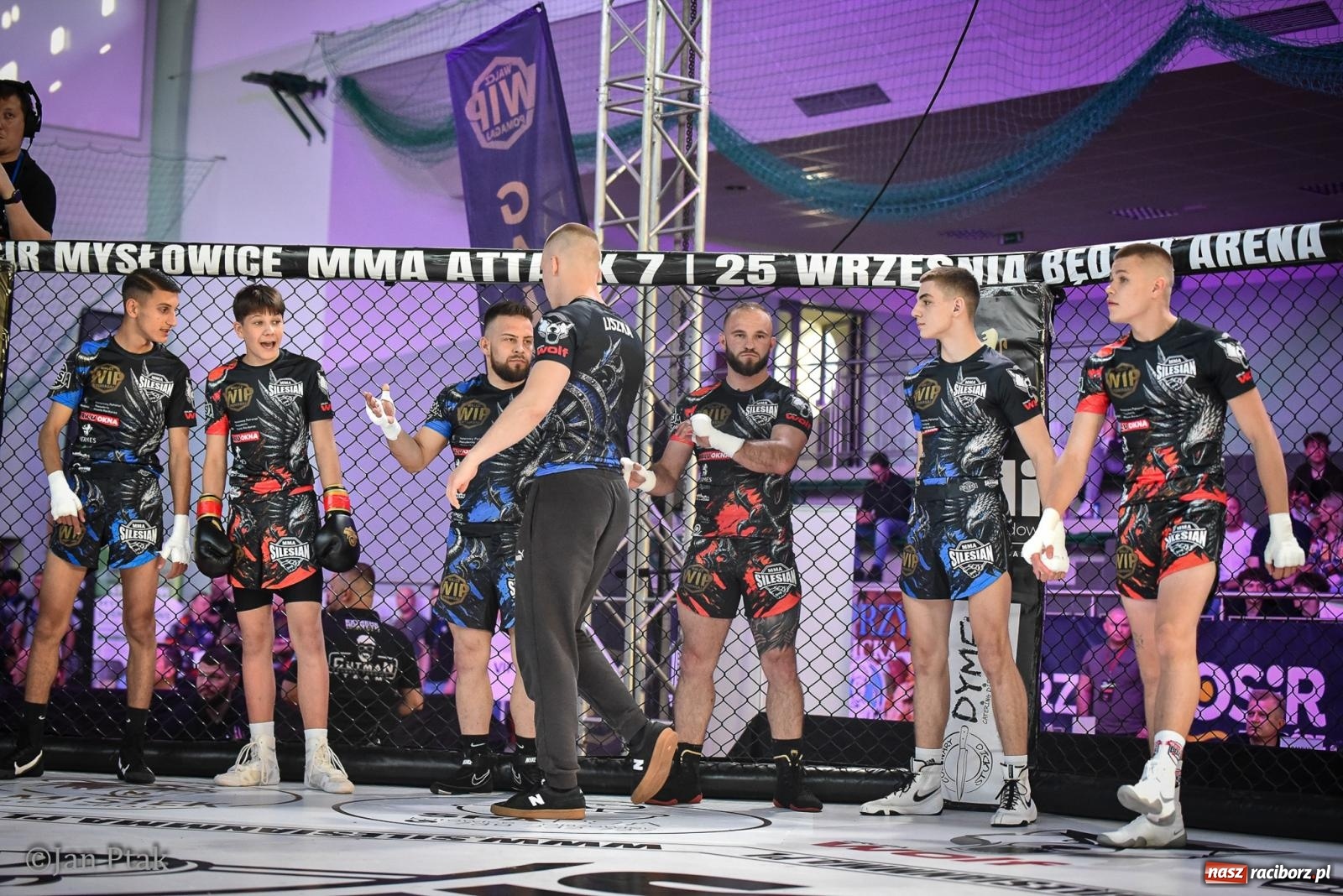 Zdjęcie w galerii na portalu naszraciborz.pl: Silesian MMA 26 i Walcz i Pomagaj 16 na BIS! Komplet publiczności i powrót dużej gali MMA do Raciborza wiadomości z regionu