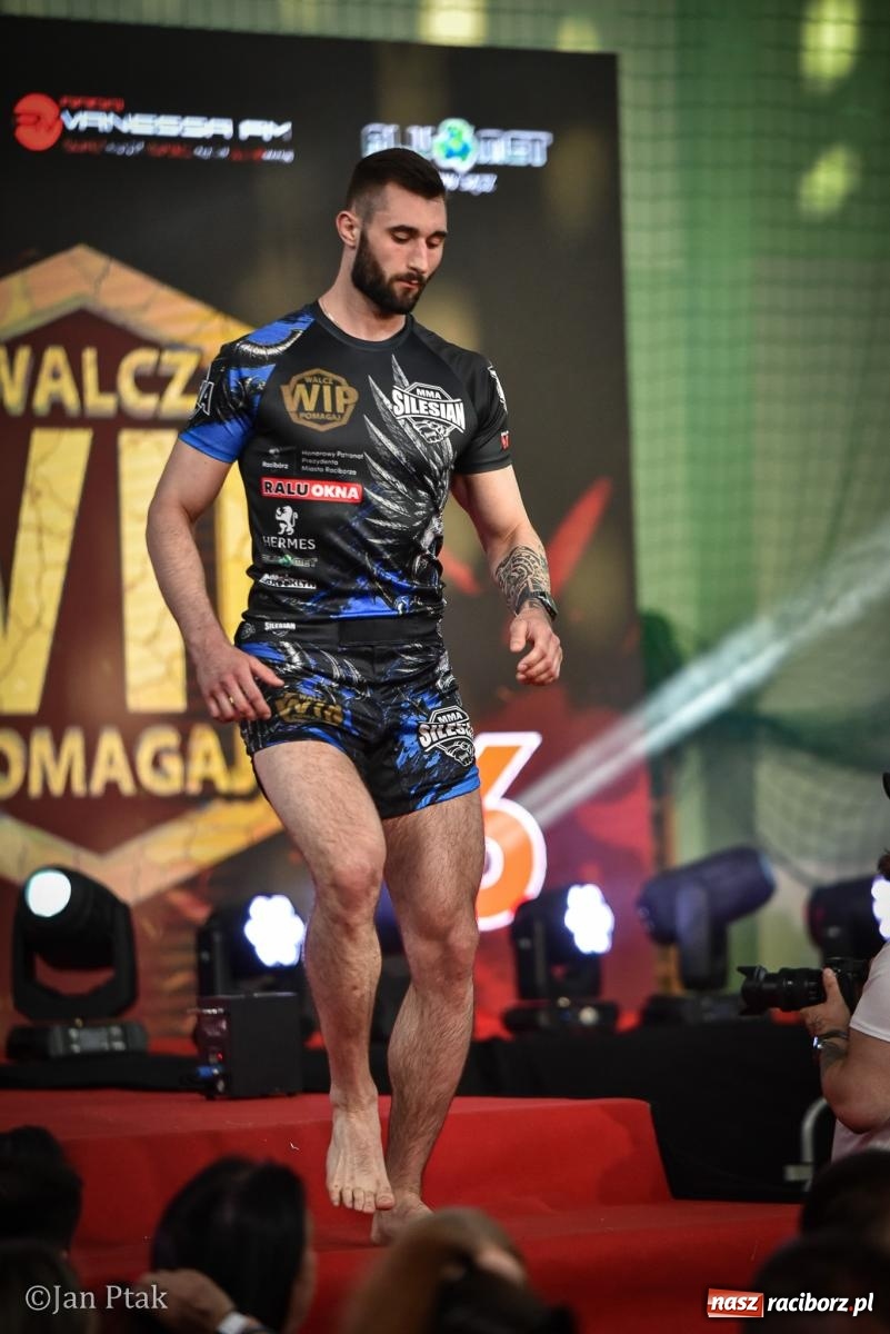 Zdjęcie w galerii na portalu naszraciborz.pl: Silesian MMA 26 i Walcz i Pomagaj 16 na BIS! Komplet publiczności i powrót dużej gali MMA do Raciborza wiadomości z regionu
