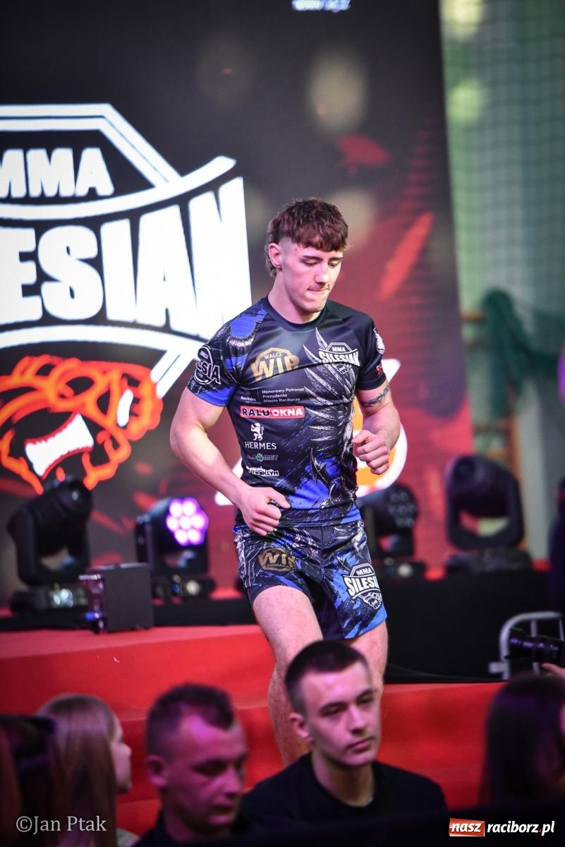 Zdjęcie w galerii na portalu naszraciborz.pl: Silesian MMA 26 i Walcz i Pomagaj 16 na BIS! Komplet publiczności i powrót dużej gali MMA do Raciborza wiadomości z regionu