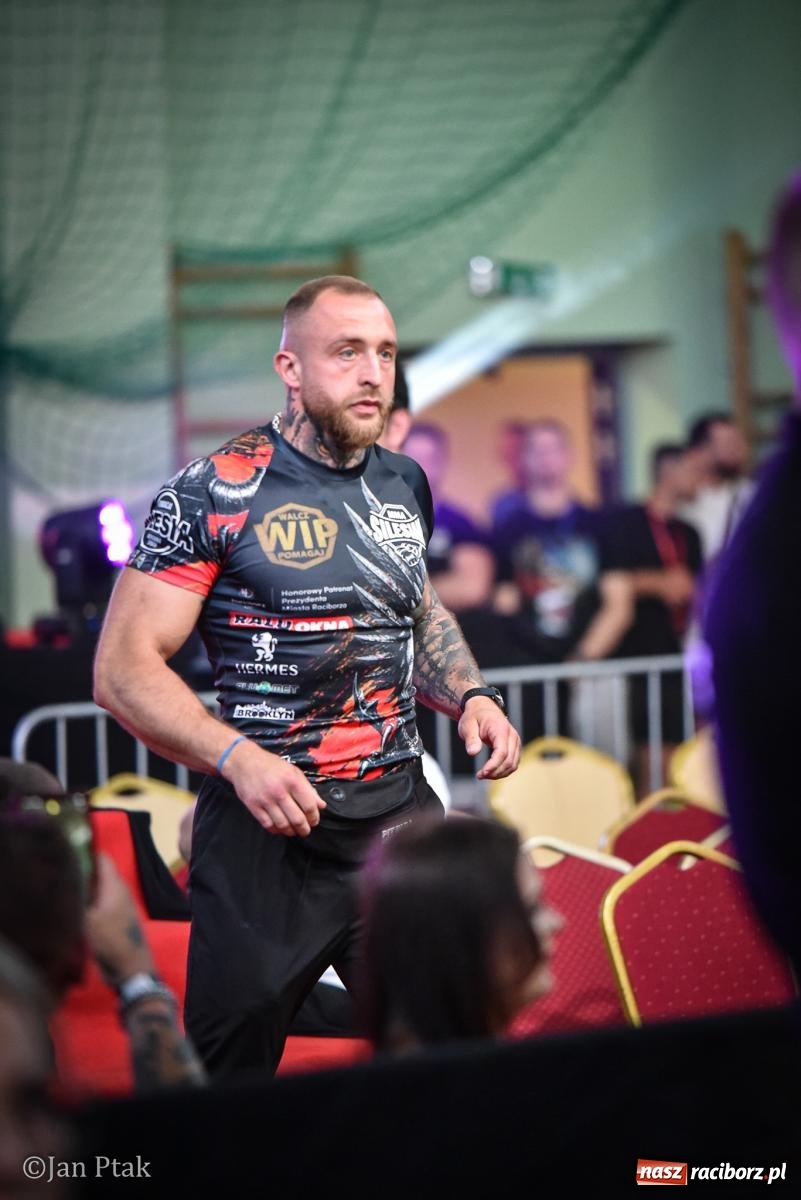 Zdjęcie w galerii na portalu naszraciborz.pl: Silesian MMA 26 i Walcz i Pomagaj 16 na BIS! Komplet publiczności i powrót dużej gali MMA do Raciborza wiadomości z regionu