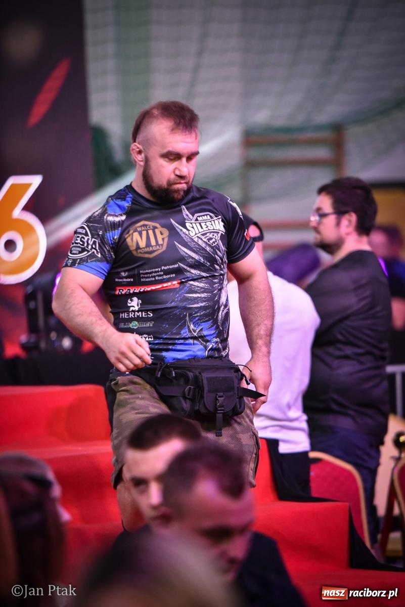 Zdjęcie w galerii na portalu naszraciborz.pl: Silesian MMA 26 i Walcz i Pomagaj 16 na BIS! Komplet publiczności i powrót dużej gali MMA do Raciborza wiadomości z regionu