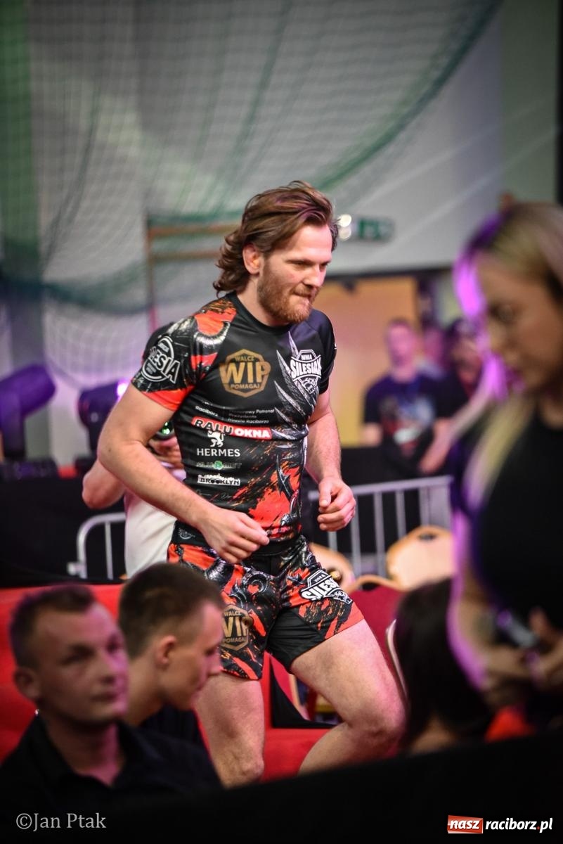 Zdjęcie w galerii na portalu naszraciborz.pl: Silesian MMA 26 i Walcz i Pomagaj 16 na BIS! Komplet publiczności i powrót dużej gali MMA do Raciborza wiadomości z regionu