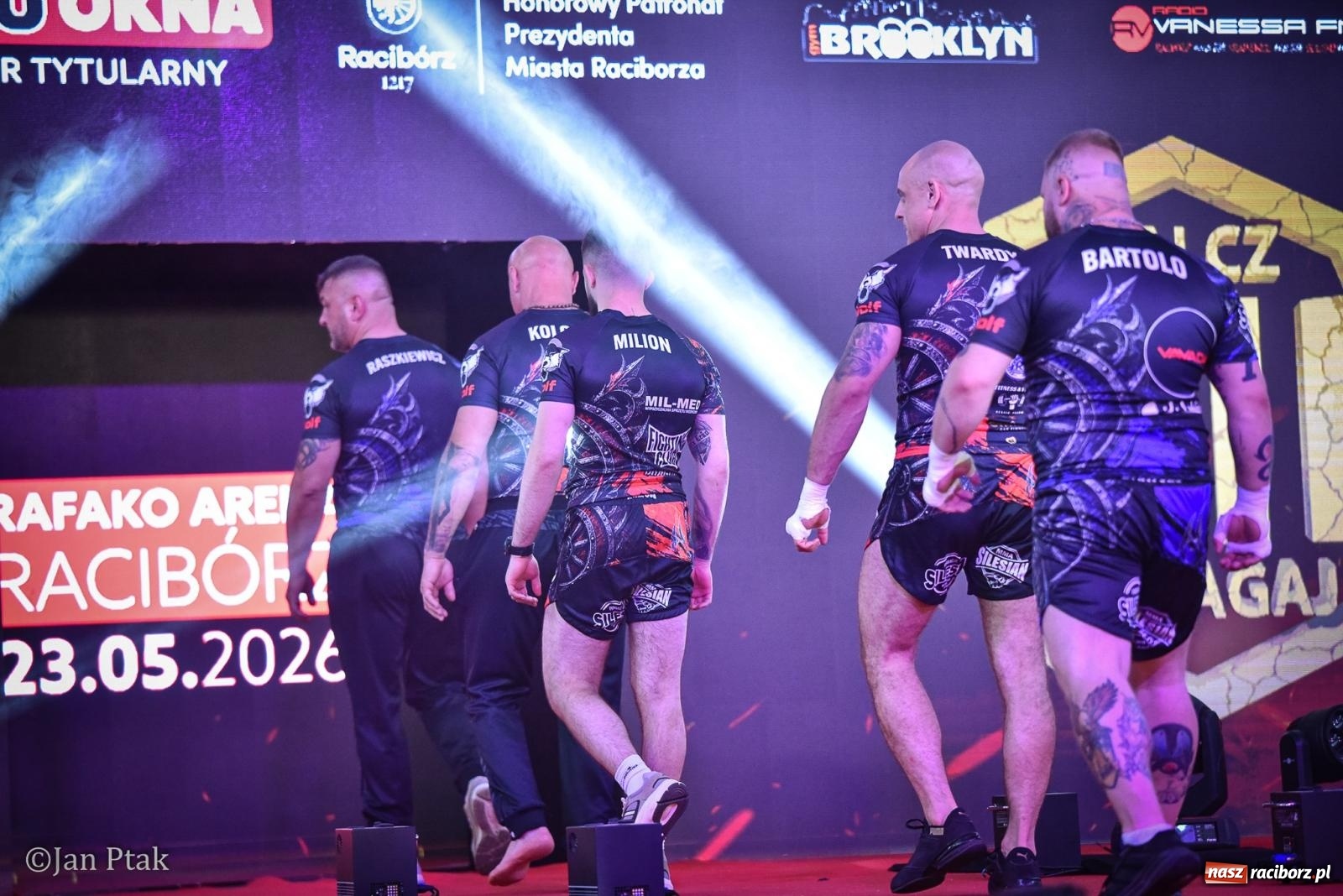 Zdjęcie w galerii na portalu naszraciborz.pl: Silesian MMA 26 i Walcz i Pomagaj 16 na BIS! Komplet publiczności i powrót dużej gali MMA do Raciborza wiadomości z regionu