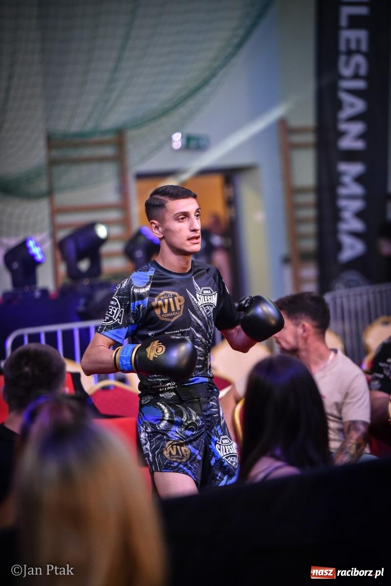 Zdjęcie w galerii na portalu naszraciborz.pl: Silesian MMA 26 i Walcz i Pomagaj 16 na BIS! Komplet publiczności i powrót dużej gali MMA do Raciborza wiadomości z regionu