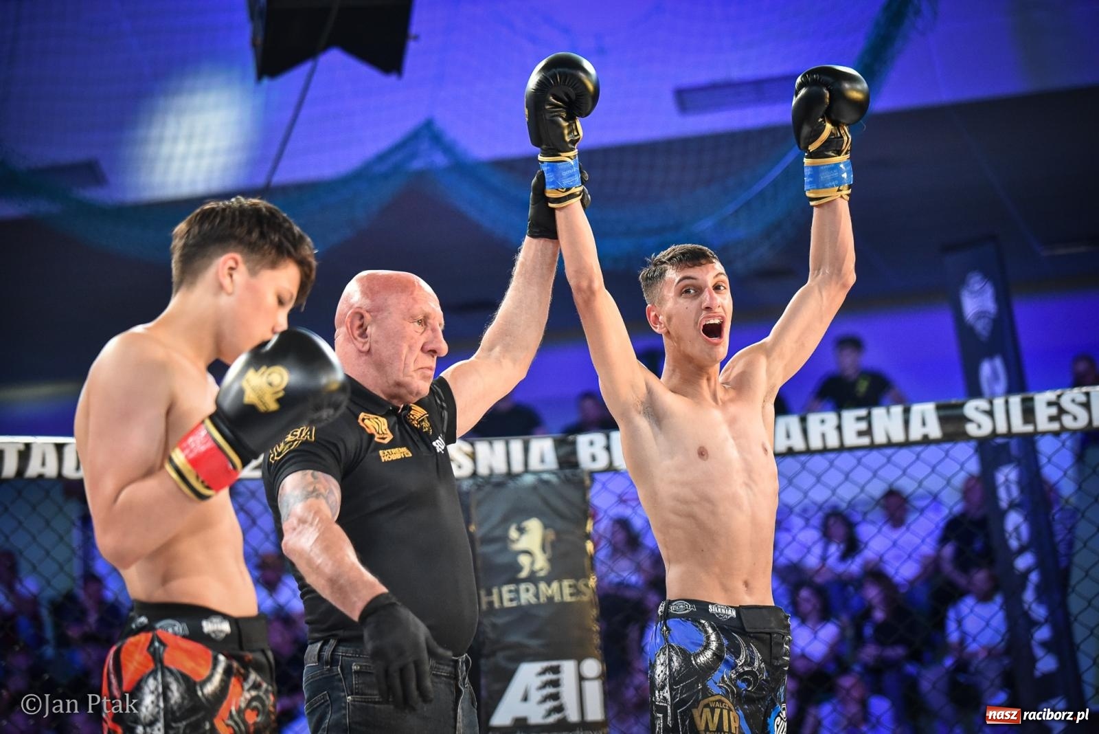 Zdjęcie w galerii na portalu naszraciborz.pl: Silesian MMA 26 i Walcz i Pomagaj 16 na BIS! Komplet publiczności i powrót dużej gali MMA do Raciborza wiadomości z regionu