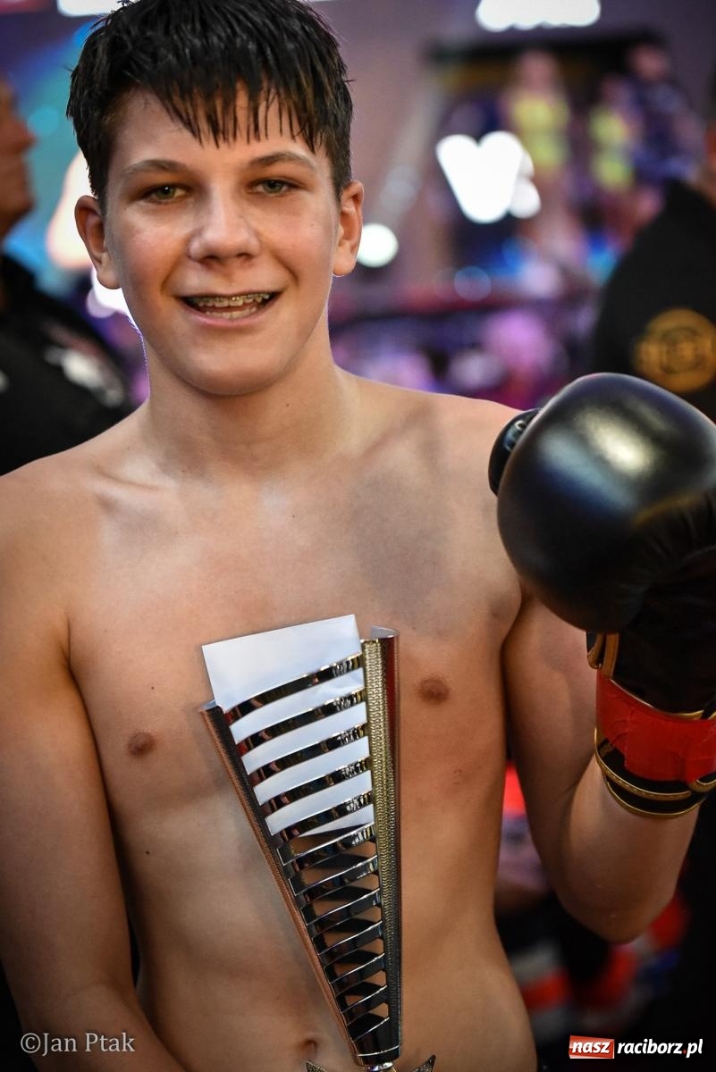 Zdjęcie w galerii na portalu naszraciborz.pl: Silesian MMA 26 i Walcz i Pomagaj 16 na BIS! Komplet publiczności i powrót dużej gali MMA do Raciborza wiadomości z regionu