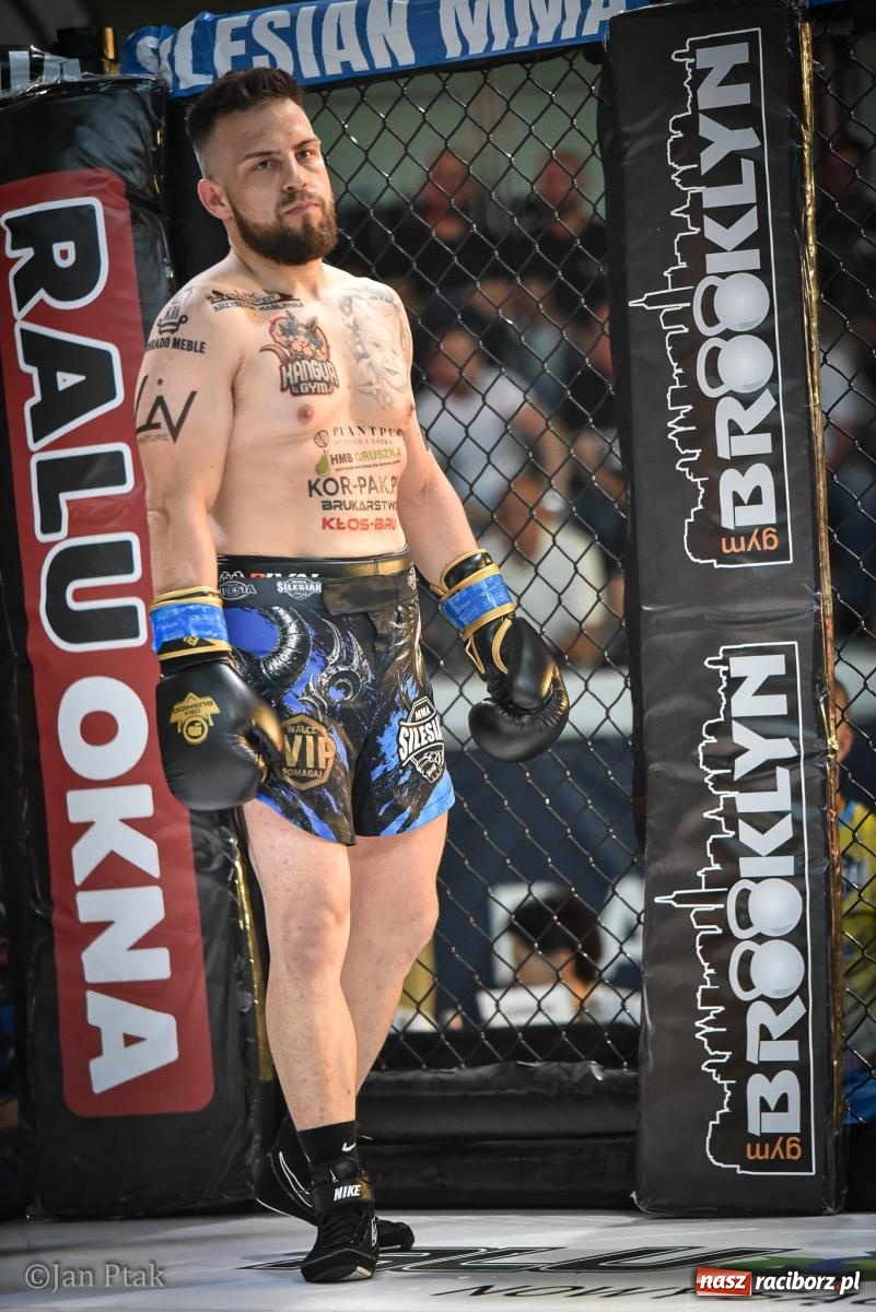 Zdjęcie w galerii na portalu naszraciborz.pl: Silesian MMA 26 i Walcz i Pomagaj 16 na BIS! Komplet publiczności i powrót dużej gali MMA do Raciborza wiadomości z regionu