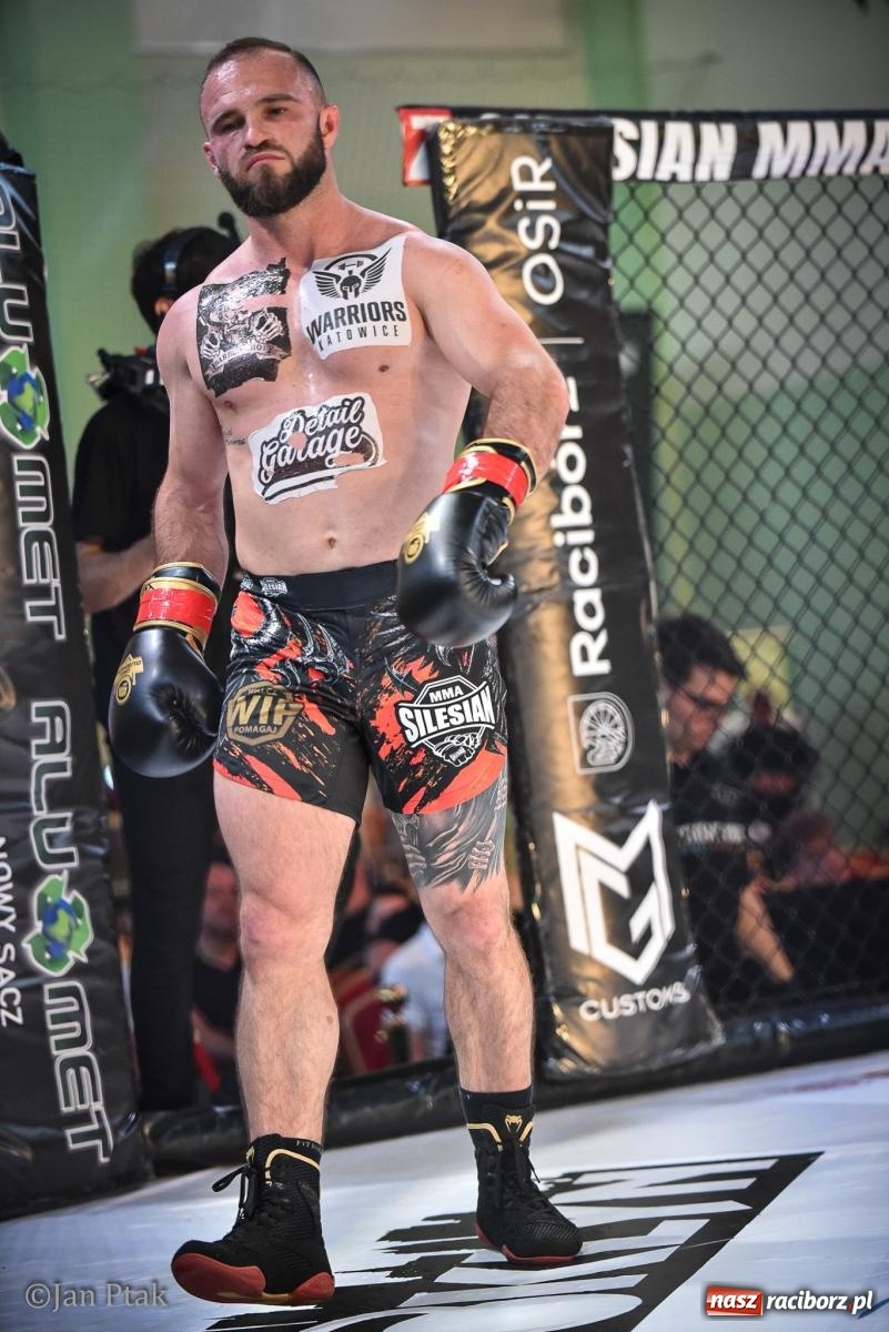 Zdjęcie w galerii na portalu naszraciborz.pl: Silesian MMA 26 i Walcz i Pomagaj 16 na BIS! Komplet publiczności i powrót dużej gali MMA do Raciborza wiadomości z regionu