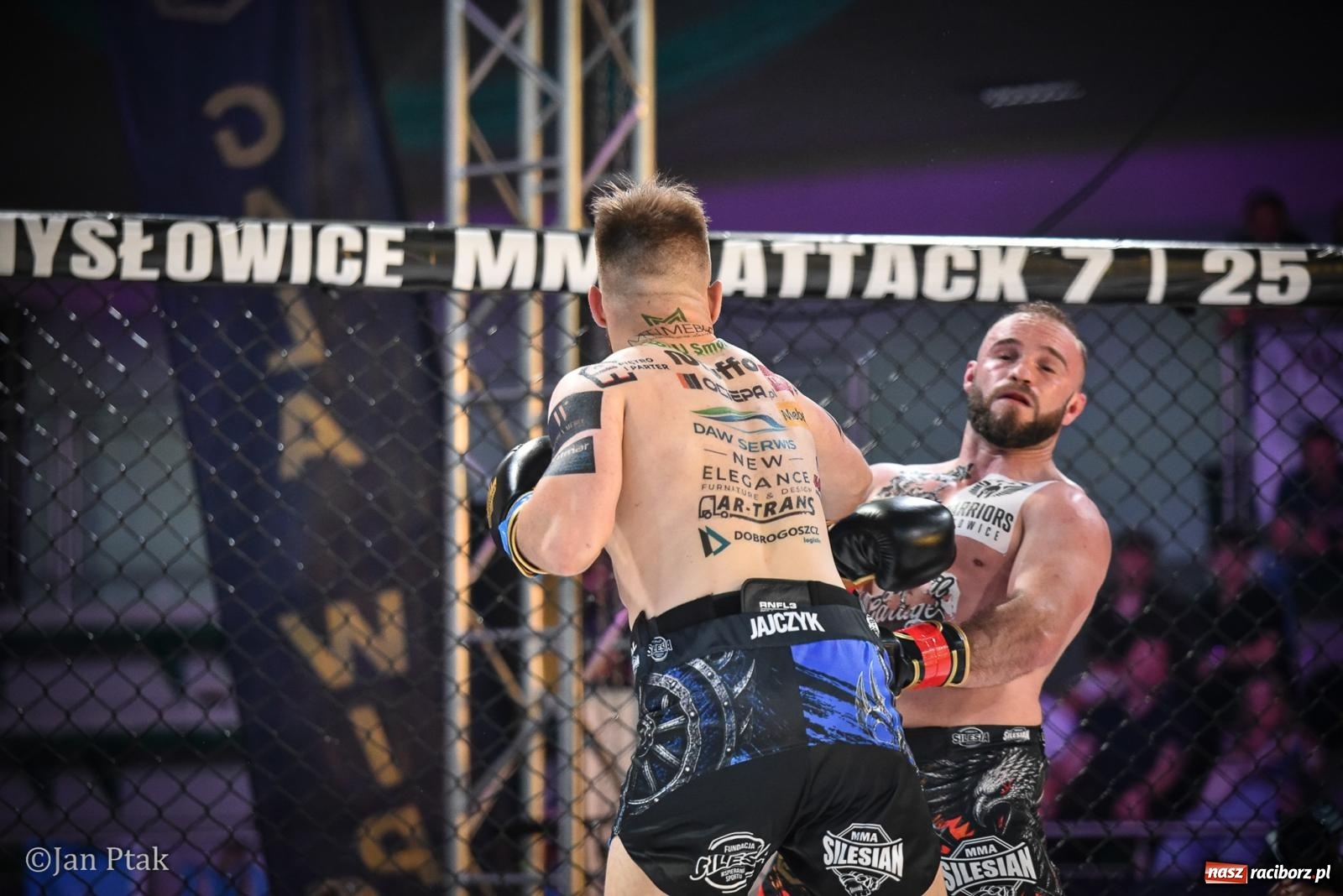 Zdjęcie w galerii na portalu naszraciborz.pl: Silesian MMA 26 i Walcz i Pomagaj 16 na BIS! Komplet publiczności i powrót dużej gali MMA do Raciborza wiadomości z regionu