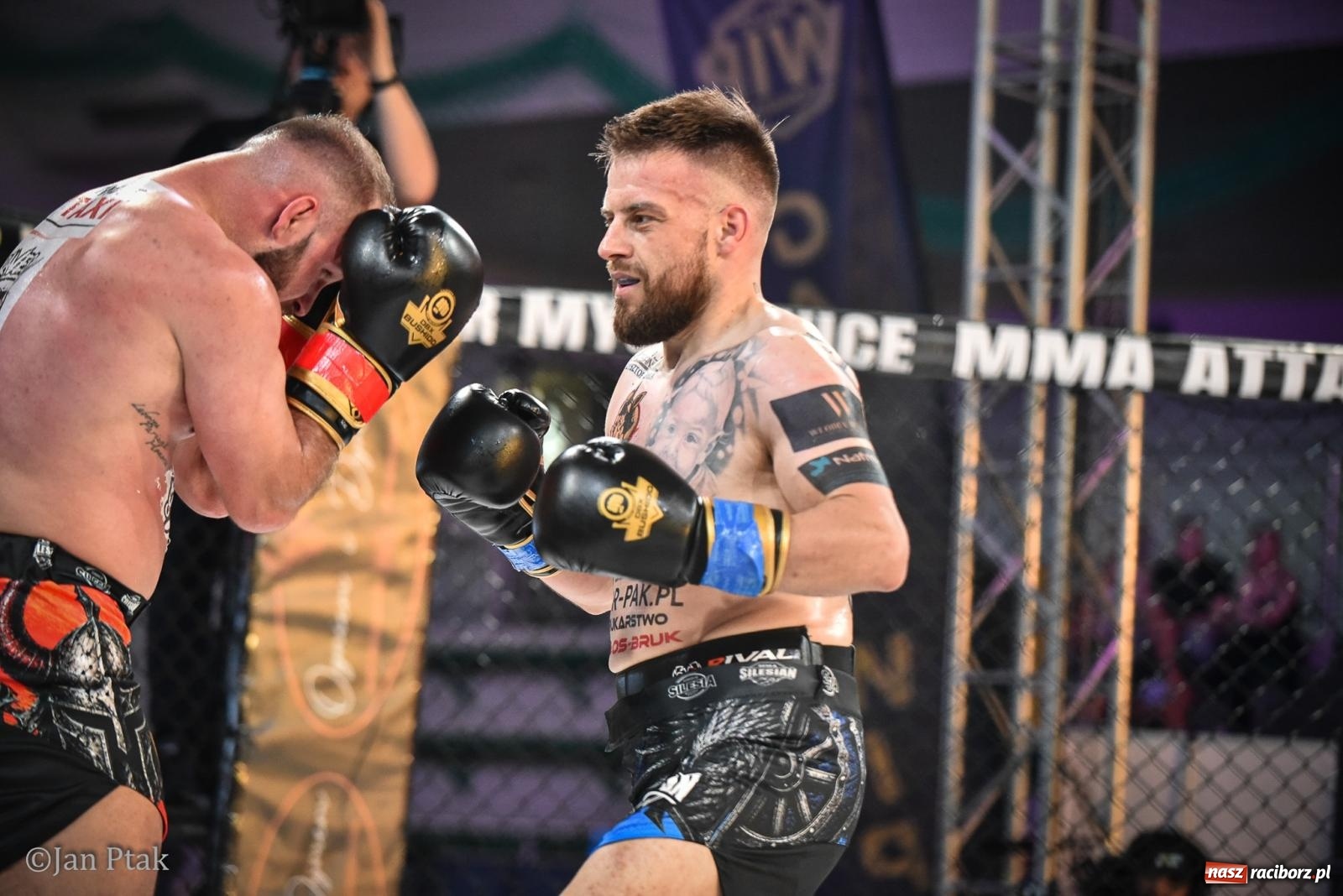 Zdjęcie w galerii na portalu naszraciborz.pl: Silesian MMA 26 i Walcz i Pomagaj 16 na BIS! Komplet publiczności i powrót dużej gali MMA do Raciborza wiadomości z regionu