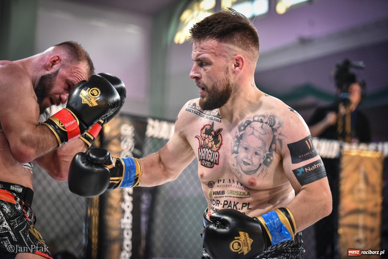 Zdjęcie w galerii na portalu naszraciborz.pl: Silesian MMA 26 i Walcz i Pomagaj 16 na BIS! Komplet publiczności i powrót dużej gali MMA do Raciborza wiadomości z regionu