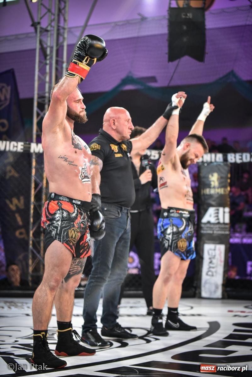 Zdjęcie w galerii na portalu naszraciborz.pl: Silesian MMA 26 i Walcz i Pomagaj 16 na BIS! Komplet publiczności i powrót dużej gali MMA do Raciborza wiadomości z regionu