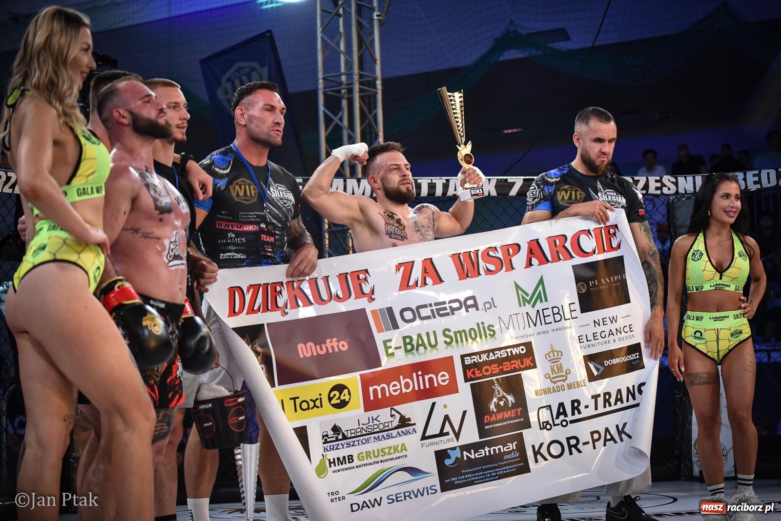Zdjęcie w galerii na portalu naszraciborz.pl: Silesian MMA 26 i Walcz i Pomagaj 16 na BIS! Komplet publiczności i powrót dużej gali MMA do Raciborza wiadomości z regionu
