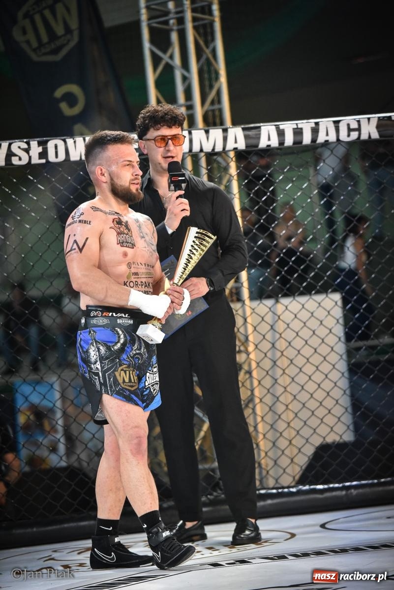 Zdjęcie w galerii na portalu naszraciborz.pl: Silesian MMA 26 i Walcz i Pomagaj 16 na BIS! Komplet publiczności i powrót dużej gali MMA do Raciborza wiadomości z regionu