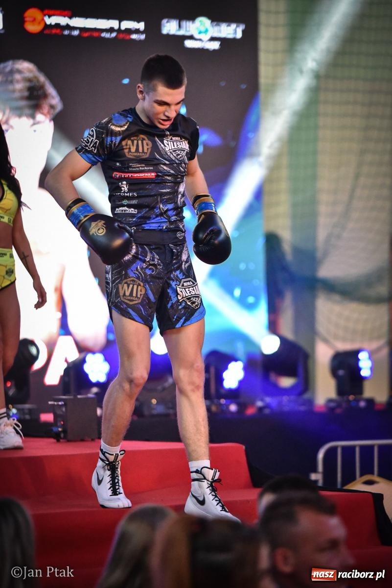 Zdjęcie w galerii na portalu naszraciborz.pl: Silesian MMA 26 i Walcz i Pomagaj 16 na BIS! Komplet publiczności i powrót dużej gali MMA do Raciborza wiadomości z regionu