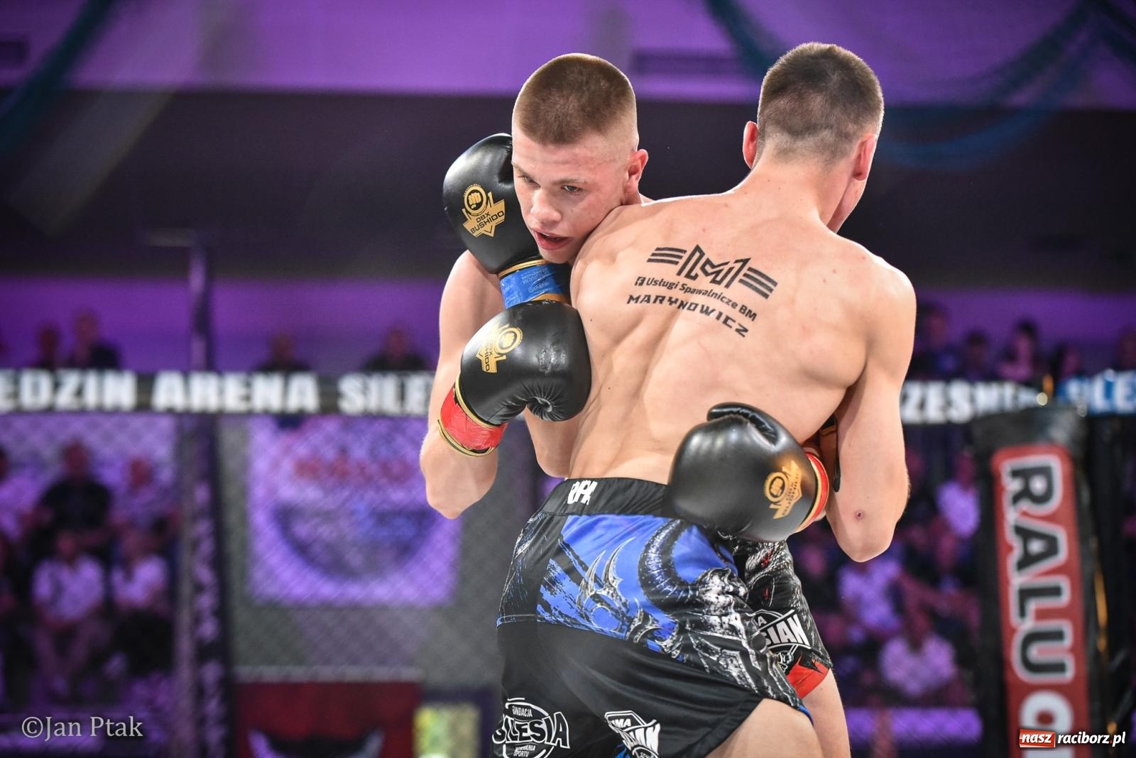 Zdjęcie w galerii na portalu naszraciborz.pl: Silesian MMA 26 i Walcz i Pomagaj 16 na BIS! Komplet publiczności i powrót dużej gali MMA do Raciborza wiadomości z regionu
