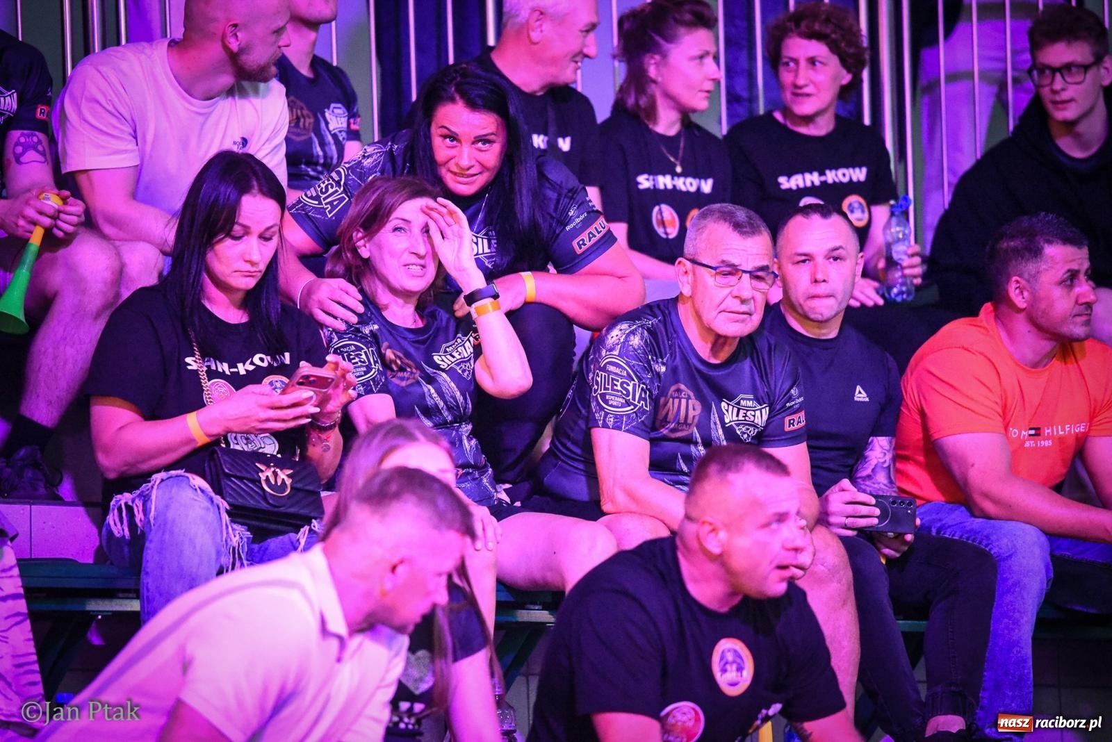 Zdjęcie w galerii na portalu naszraciborz.pl: Silesian MMA 26 i Walcz i Pomagaj 16 na BIS! Komplet publiczności i powrót dużej gali MMA do Raciborza wiadomości z regionu