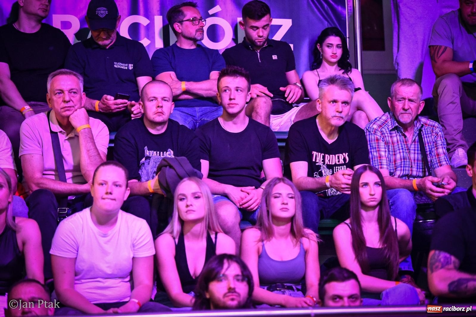 Zdjęcie w galerii na portalu naszraciborz.pl: Silesian MMA 26 i Walcz i Pomagaj 16 na BIS! Komplet publiczności i powrót dużej gali MMA do Raciborza wiadomości z regionu