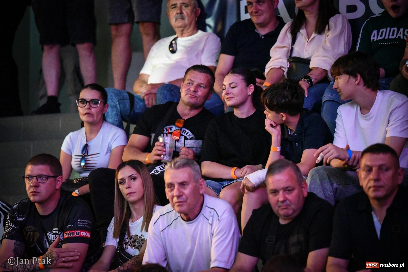 Zdjęcie w galerii na portalu naszraciborz.pl: Silesian MMA 26 i Walcz i Pomagaj 16 na BIS! Komplet publiczności i powrót dużej gali MMA do Raciborza wiadomości z regionu