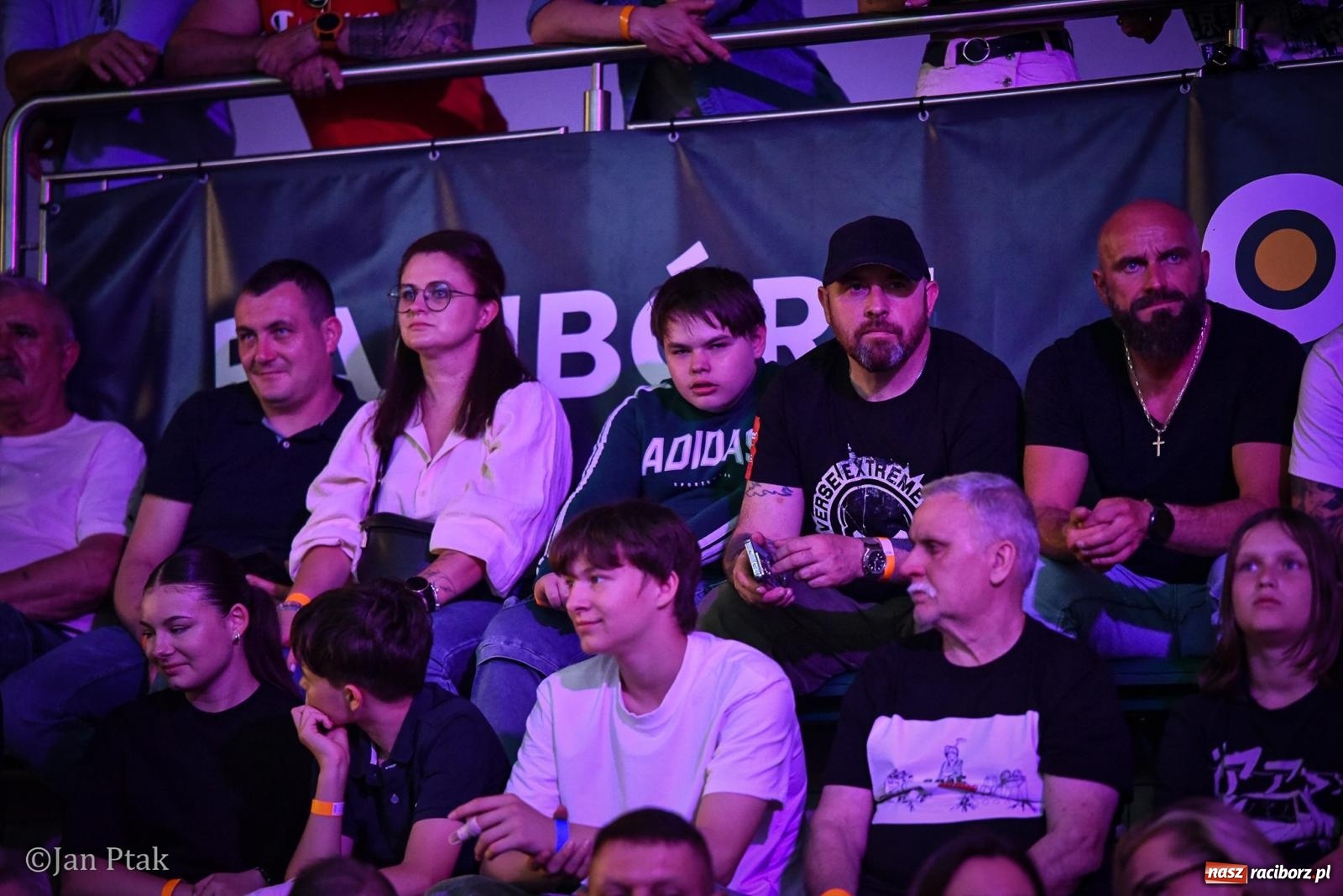 Zdjęcie w galerii na portalu naszraciborz.pl: Silesian MMA 26 i Walcz i Pomagaj 16 na BIS! Komplet publiczności i powrót dużej gali MMA do Raciborza wiadomości z regionu