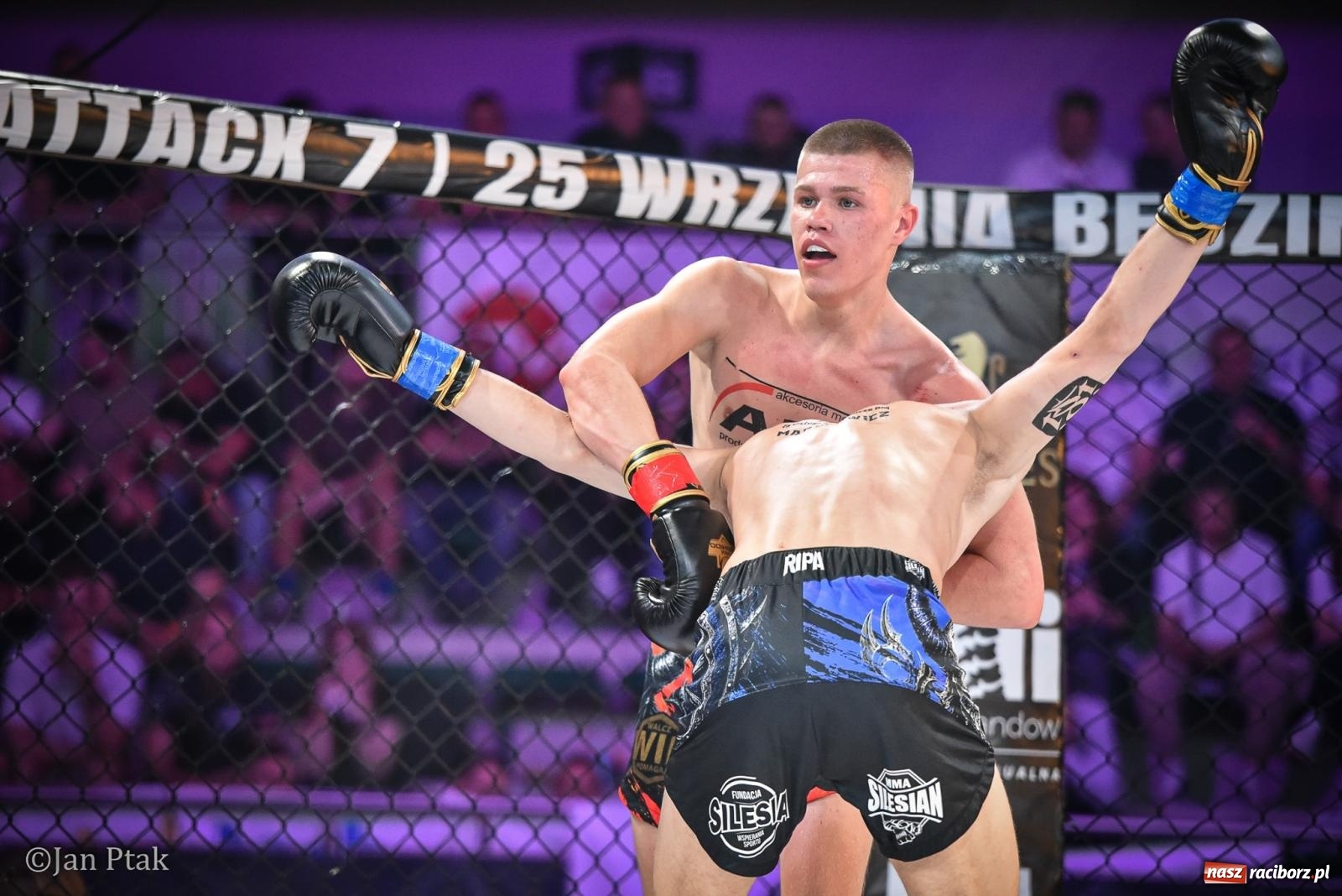 Zdjęcie w galerii na portalu naszraciborz.pl: Silesian MMA 26 i Walcz i Pomagaj 16 na BIS! Komplet publiczności i powrót dużej gali MMA do Raciborza wiadomości z regionu