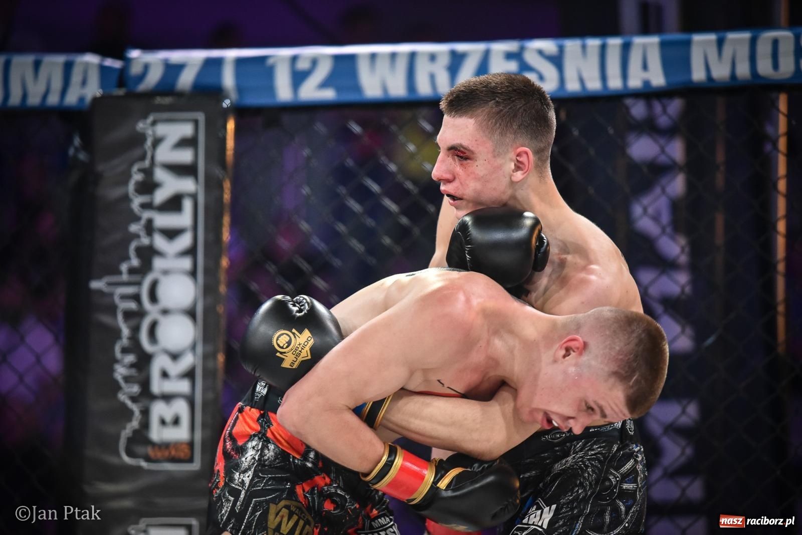 Zdjęcie w galerii na portalu naszraciborz.pl: Silesian MMA 26 i Walcz i Pomagaj 16 na BIS! Komplet publiczności i powrót dużej gali MMA do Raciborza wiadomości z regionu