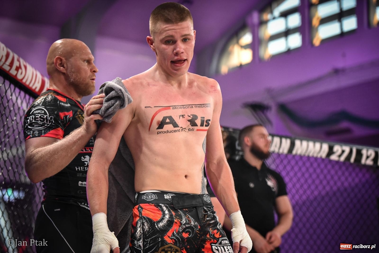 Zdjęcie w galerii na portalu naszraciborz.pl: Silesian MMA 26 i Walcz i Pomagaj 16 na BIS! Komplet publiczności i powrót dużej gali MMA do Raciborza wiadomości z regionu