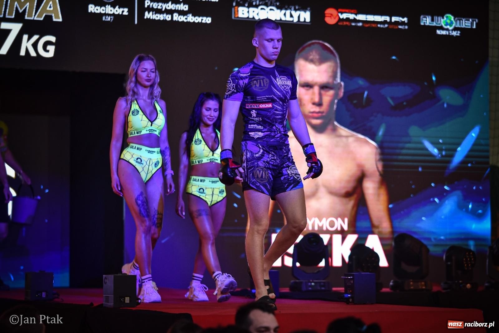 Zdjęcie w galerii na portalu naszraciborz.pl: Silesian MMA 26 i Walcz i Pomagaj 16 na BIS! Komplet publiczności i powrót dużej gali MMA do Raciborza wiadomości z regionu
