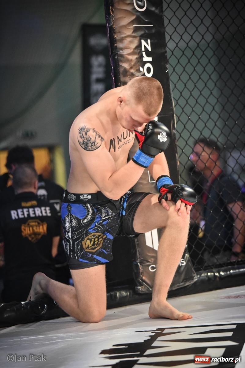 Zdjęcie w galerii na portalu naszraciborz.pl: Silesian MMA 26 i Walcz i Pomagaj 16 na BIS! Komplet publiczności i powrót dużej gali MMA do Raciborza wiadomości z regionu