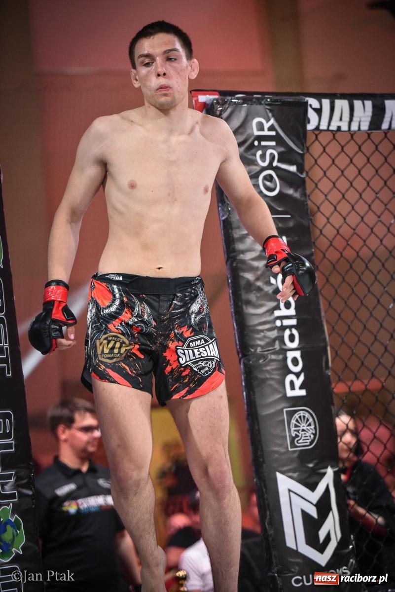 Zdjęcie w galerii na portalu naszraciborz.pl: Silesian MMA 26 i Walcz i Pomagaj 16 na BIS! Komplet publiczności i powrót dużej gali MMA do Raciborza wiadomości z regionu