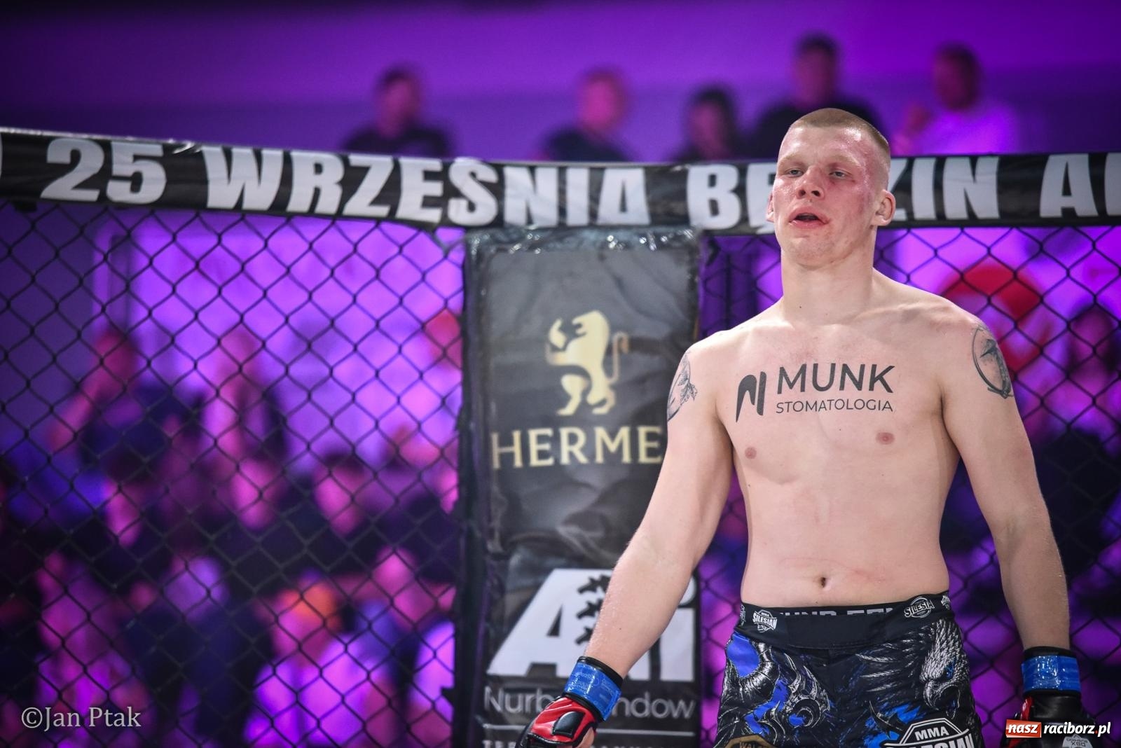 Zdjęcie w galerii na portalu naszraciborz.pl: Silesian MMA 26 i Walcz i Pomagaj 16 na BIS! Komplet publiczności i powrót dużej gali MMA do Raciborza wiadomości z regionu