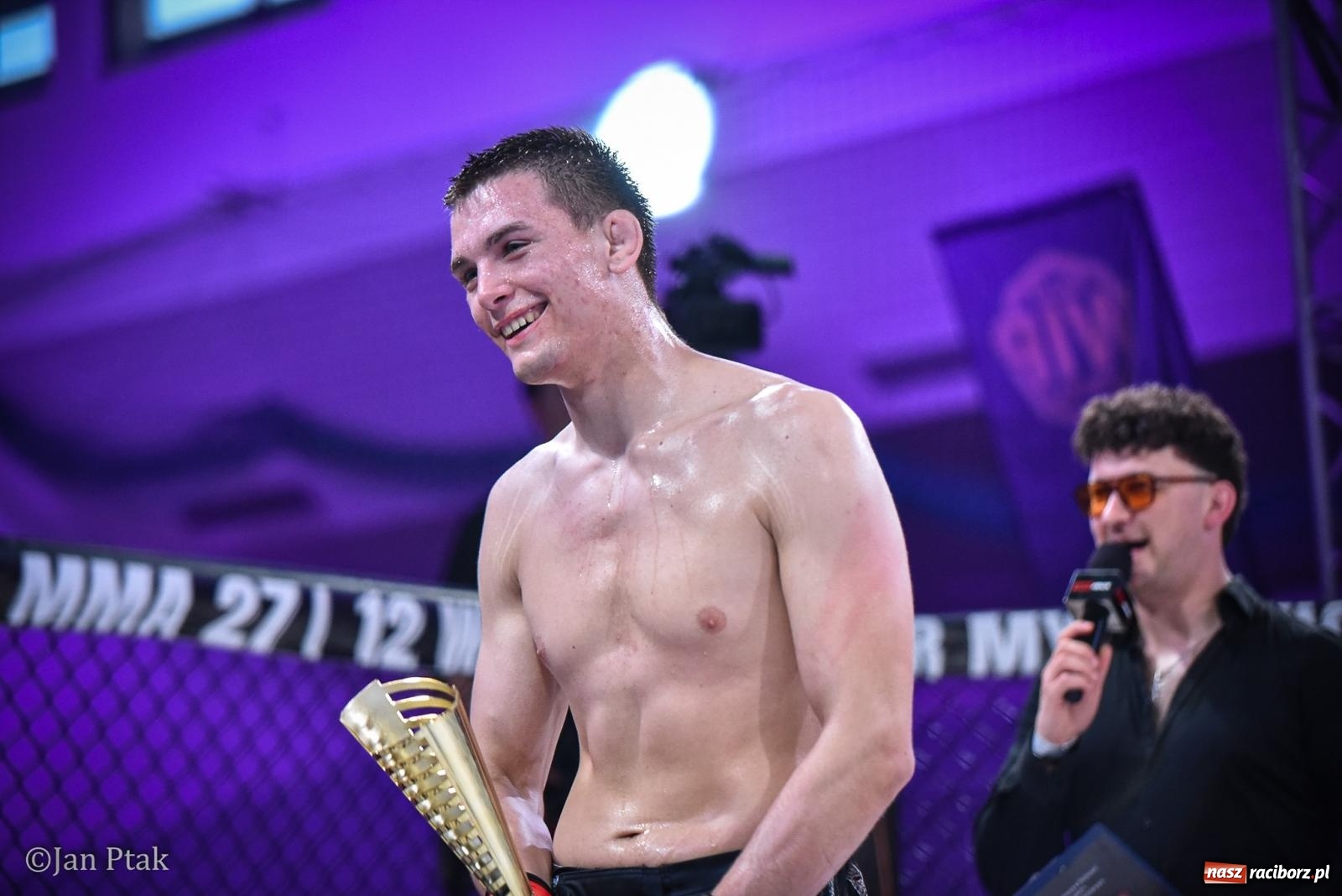 Zdjęcie w galerii na portalu naszraciborz.pl: Silesian MMA 26 i Walcz i Pomagaj 16 na BIS! Komplet publiczności i powrót dużej gali MMA do Raciborza wiadomości z regionu