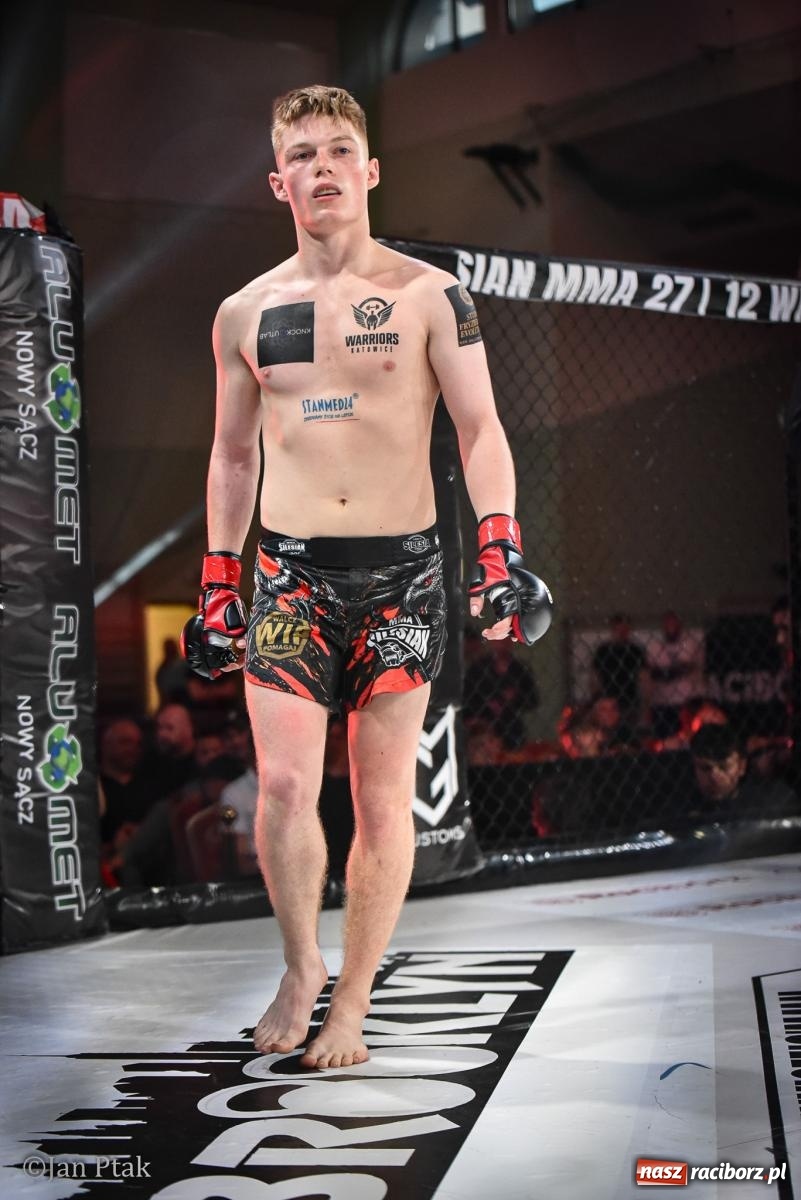 Zdjęcie w galerii na portalu naszraciborz.pl: Silesian MMA 26 i Walcz i Pomagaj 16 na BIS! Komplet publiczności i powrót dużej gali MMA do Raciborza wiadomości z regionu